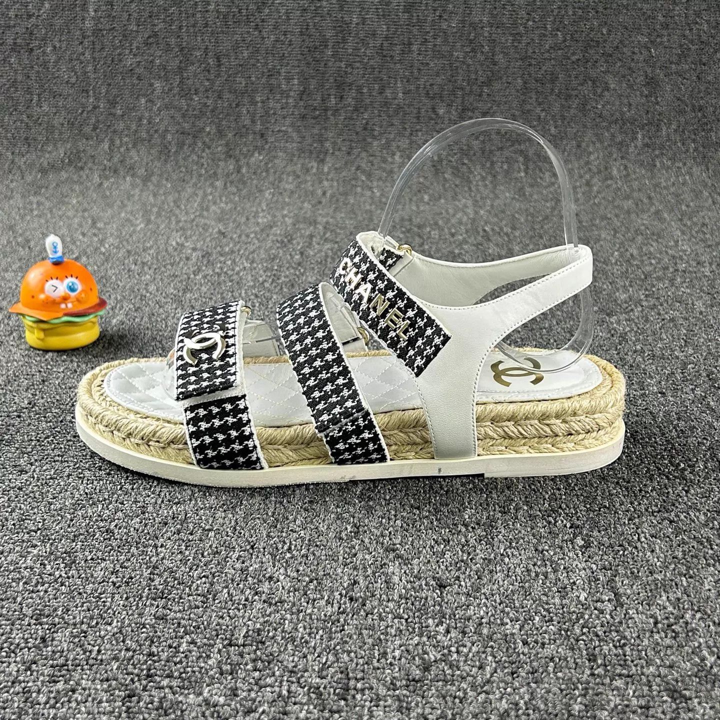 Chanel Chanel Woven Straw Sandals Black & White Houndstooth EUR 39 Size US 8.5 / IT 38.5 - 3 Thumbnail