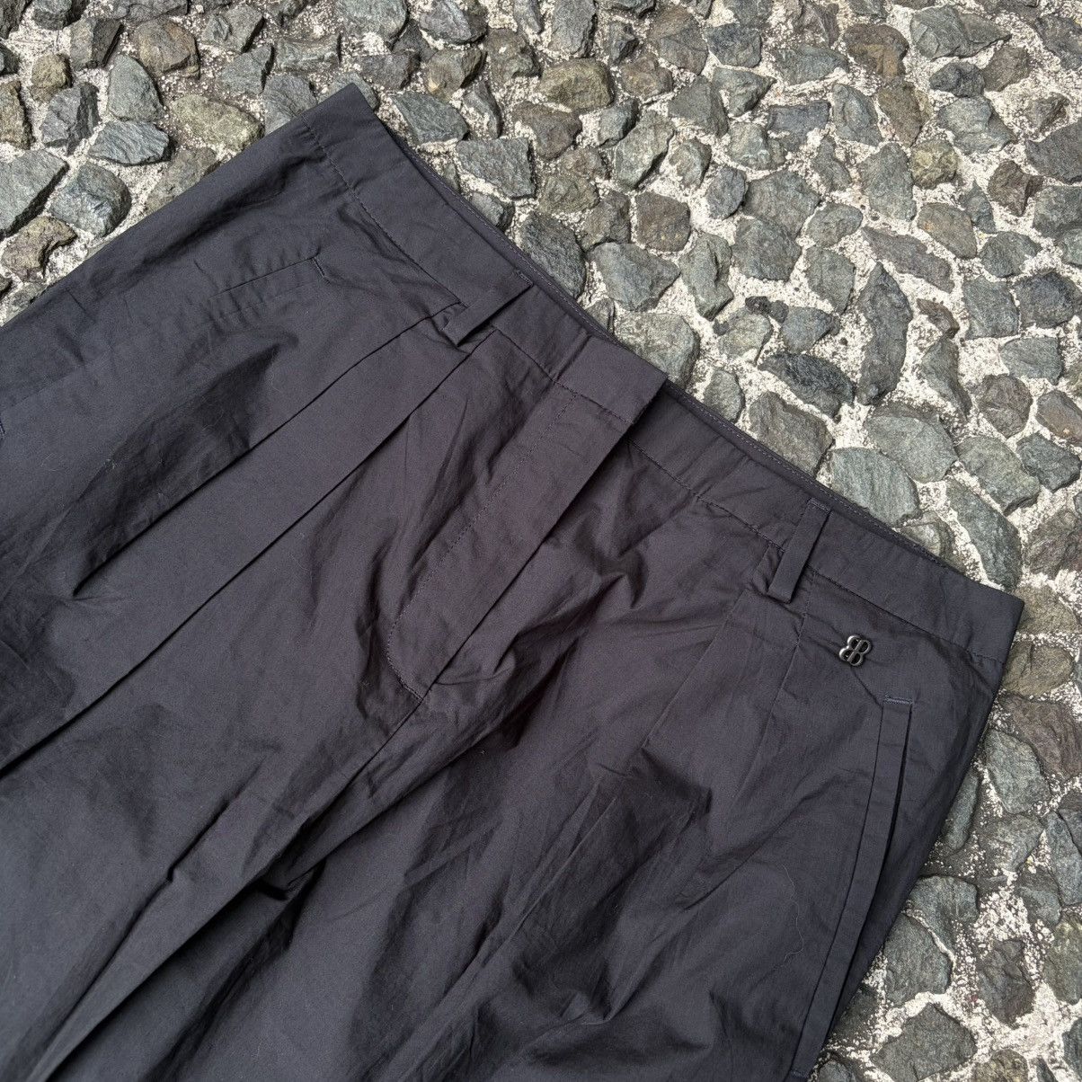 Balenciaga Balenciaga Pleated Metal Logo Pants Size 32" / US 10 / IT 46 - 2 Thumbnail