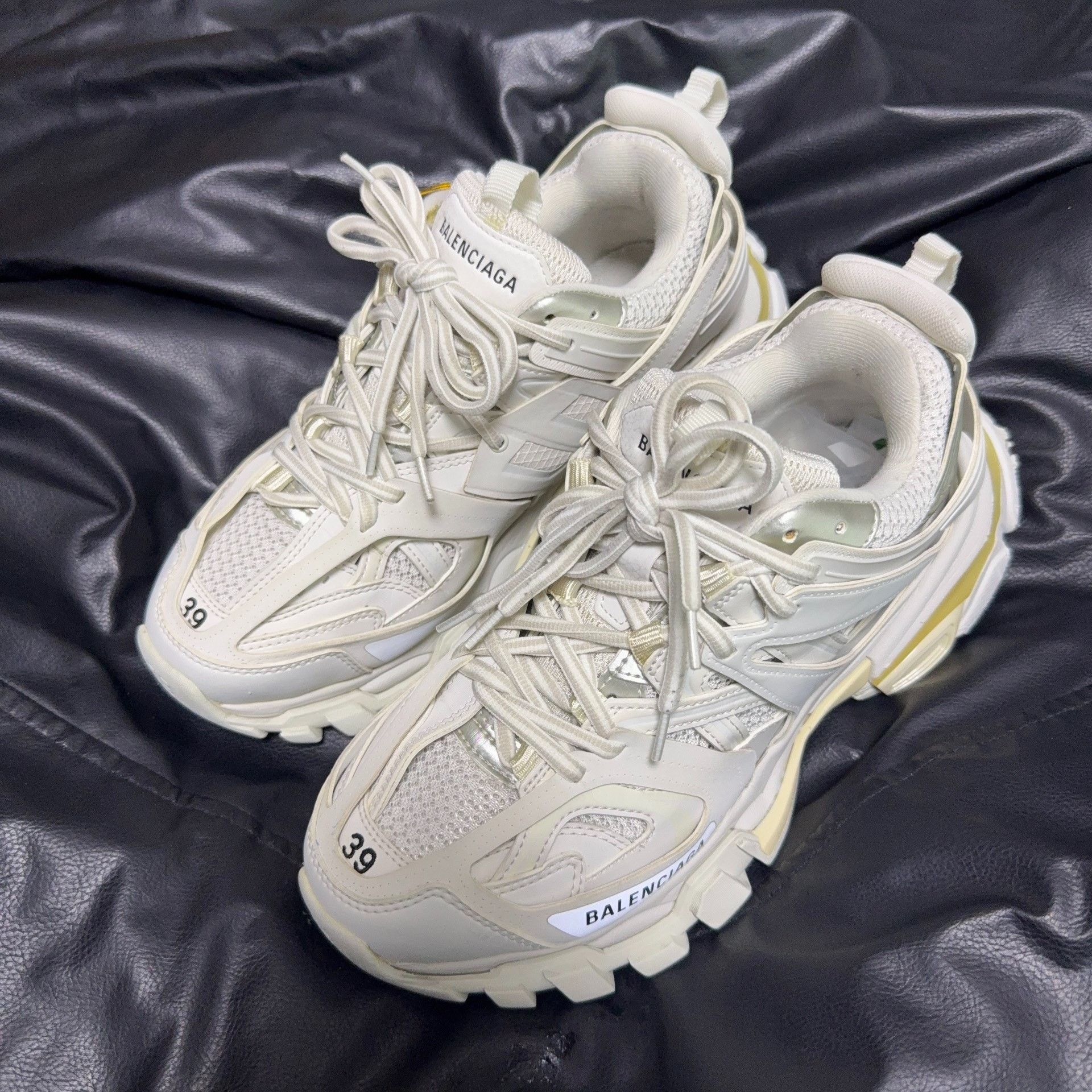 Balenciaga Balenciaga White Lowtop Sneakers 39 Women Size US 8.5 / IT 38.5 - 1 Thumbnail