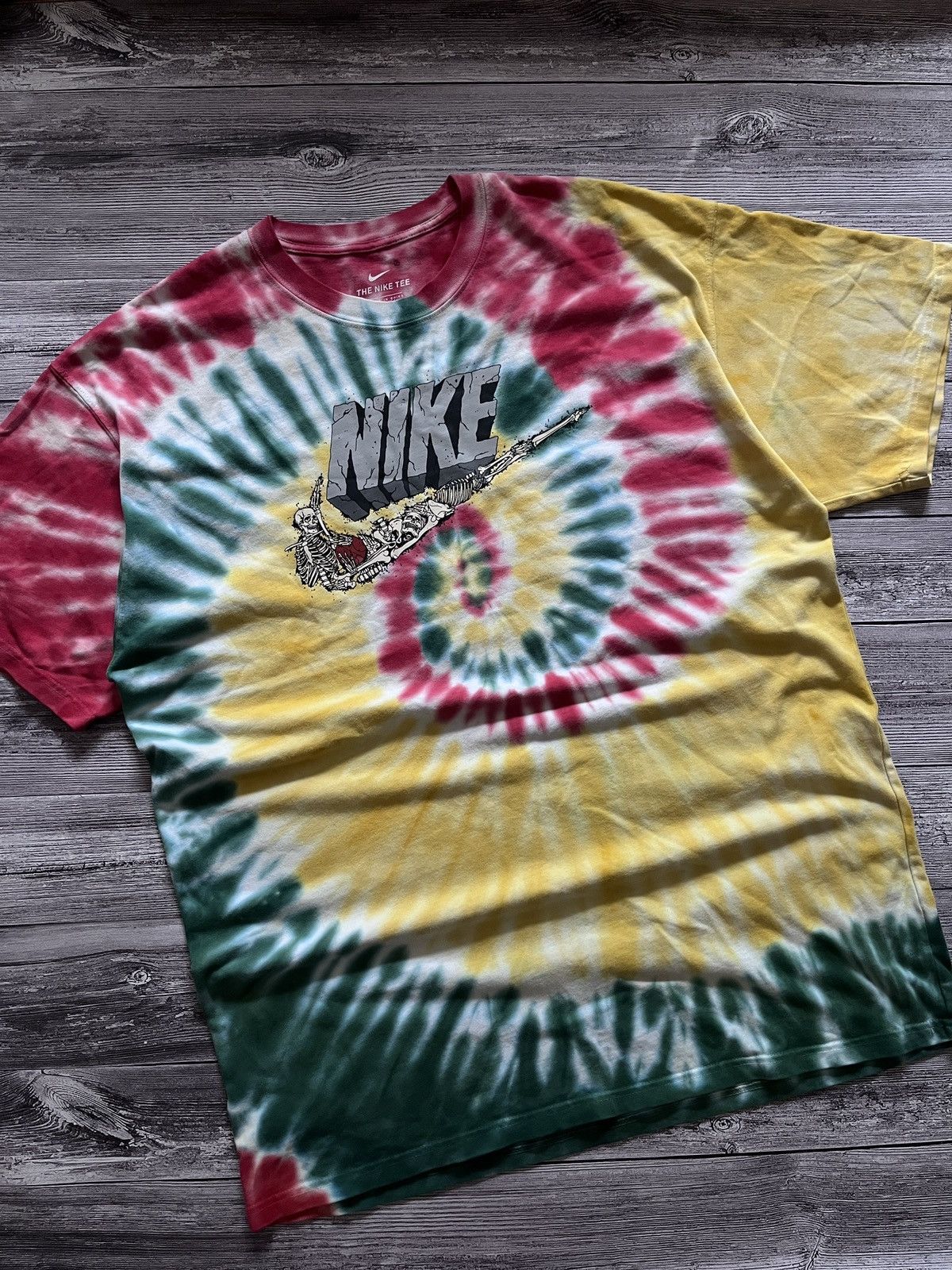 Nike Nike Tie-Dye Graphic Tee Skeleton Swoosh Size US XL / EU 56 / 4 - 1 Thumbnail