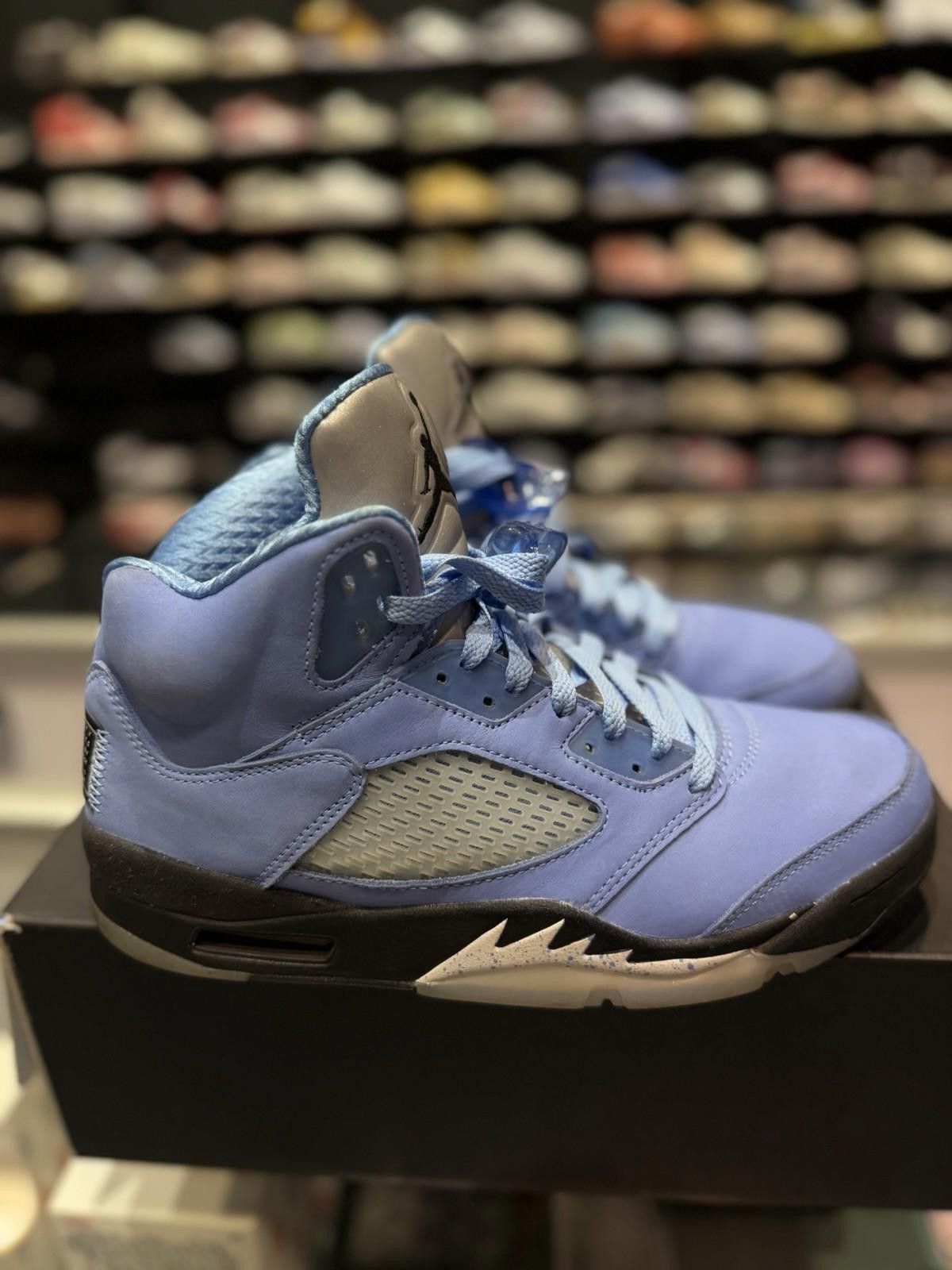 Jordan Brand Jordan 5 Retro SE UNC University Blue Sneakers Size 9.5 Size US 9.5 / EU 42-43 - 7 Thumbnail