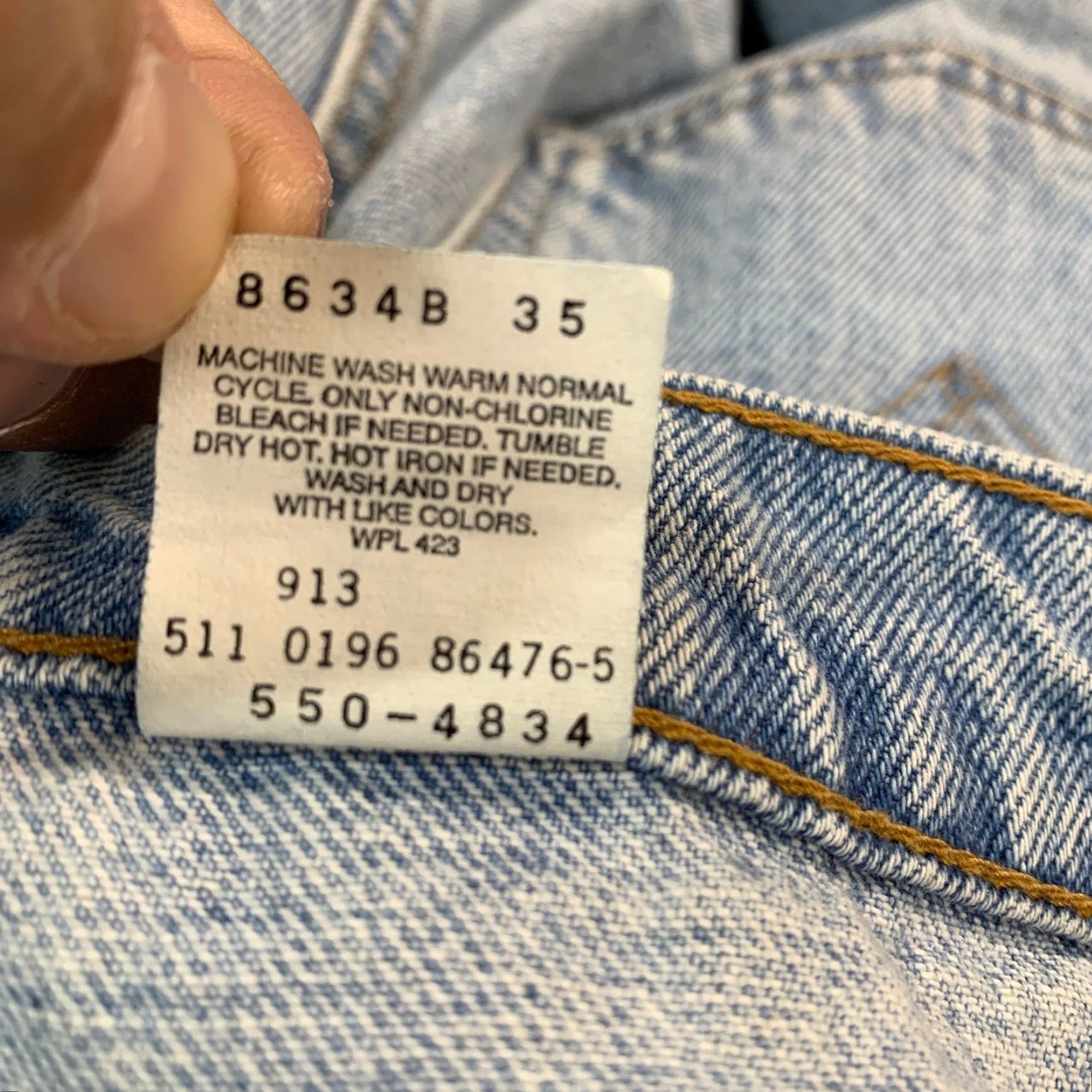 Levi's VINTAGE Levi's 550 Jeans Men 31x33 Light Wash Relaxed Tapered USA Denim 5-Pocket 90s Style Mens Size US 31 - 4 Thumbnail