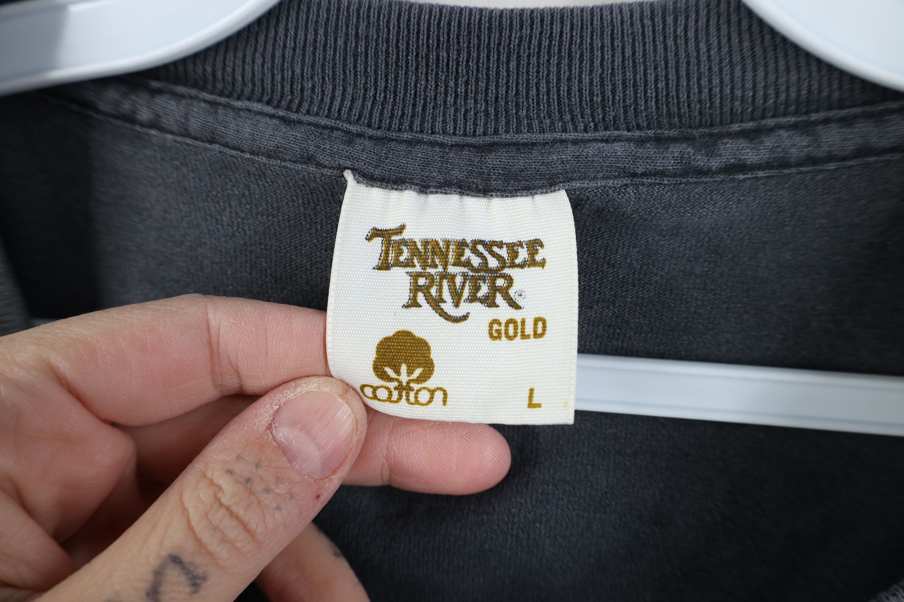 Vintage Vintage 90s Gold Tanning Kiss My Tan Line T-Shirt USA Size L / US 10 / IT 46 - 9 Thumbnail
