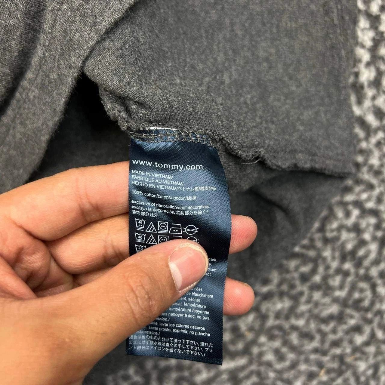 Tommy Hilfiger Tommy Hilfiger Shirt Men Large Gray Crew Neck Cotton Size US L / EU 52-54 / 3 - 7 Thumbnail