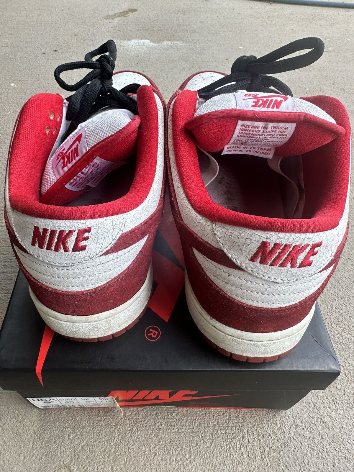 Nike Nike 2014 Valentine’s Day dunk lows Size US 11 / EU 44 - 2 Thumbnail