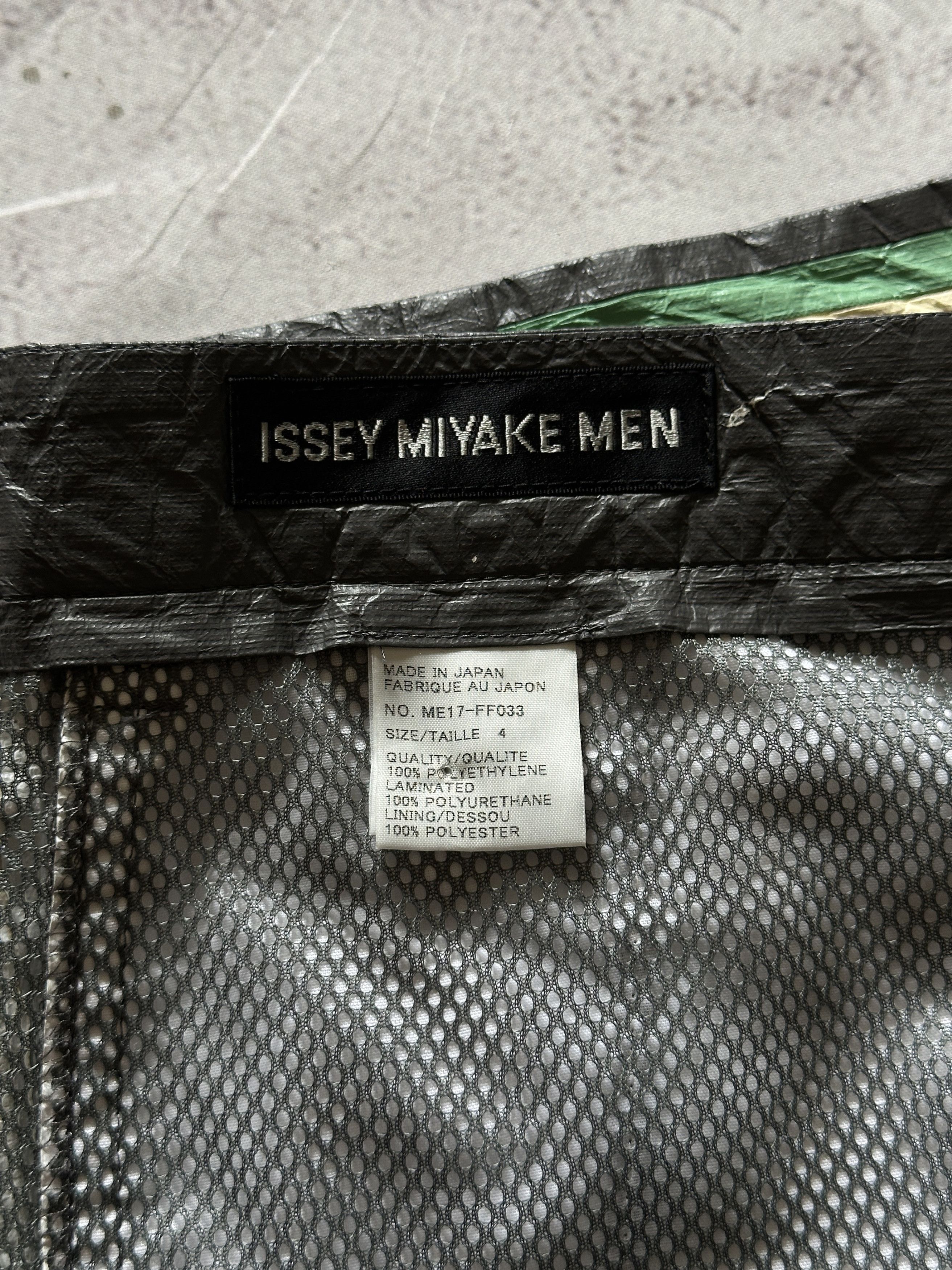 Issey Miyake Issey Miyake Men Polyethylene Stripe Shorts sz.4 Size US 32 / EU 48 - 7 Thumbnail
