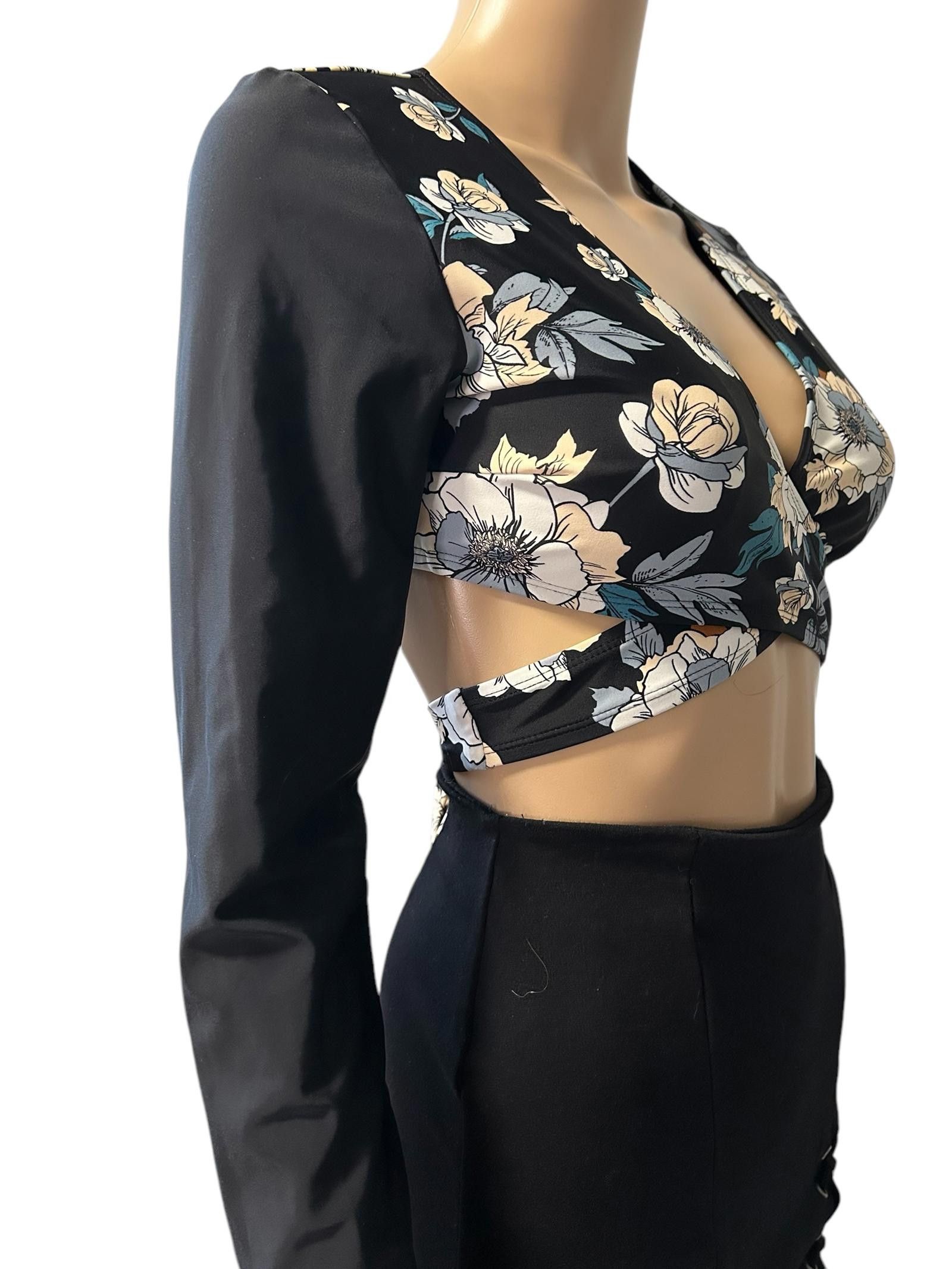 Designer Floral Cut-Out Crop Top Size S / US 4 / IT 40 - 4 Thumbnail