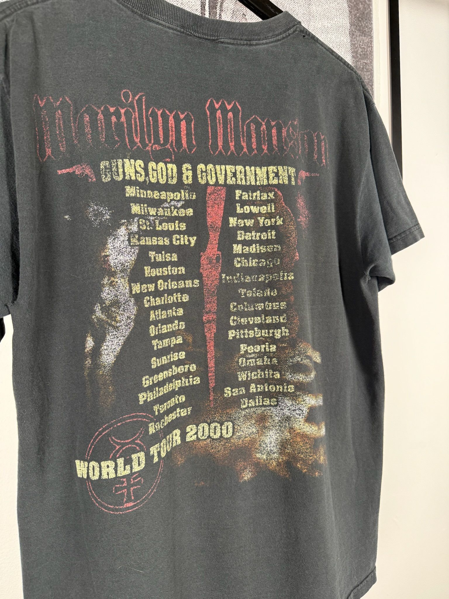 Vintage 🚭MARILYN MANSON VINTAGE GRAIL🚭 GUNS GOD GOVERNMENT T SHIRT Size US L / EU 52-54 / 3 - 10 Thumbnail