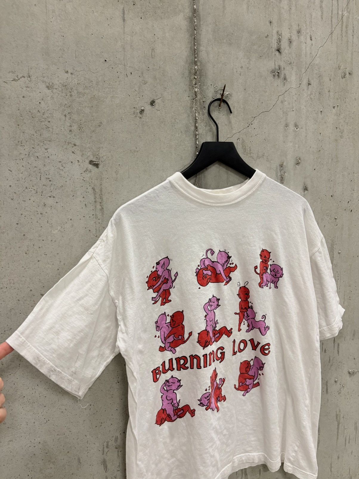 Vintage Vintage Burning Love Sex Shirt Faded Distressed Grunge Boxy Size US L / EU 52-54 / 3 - 2 Thumbnail