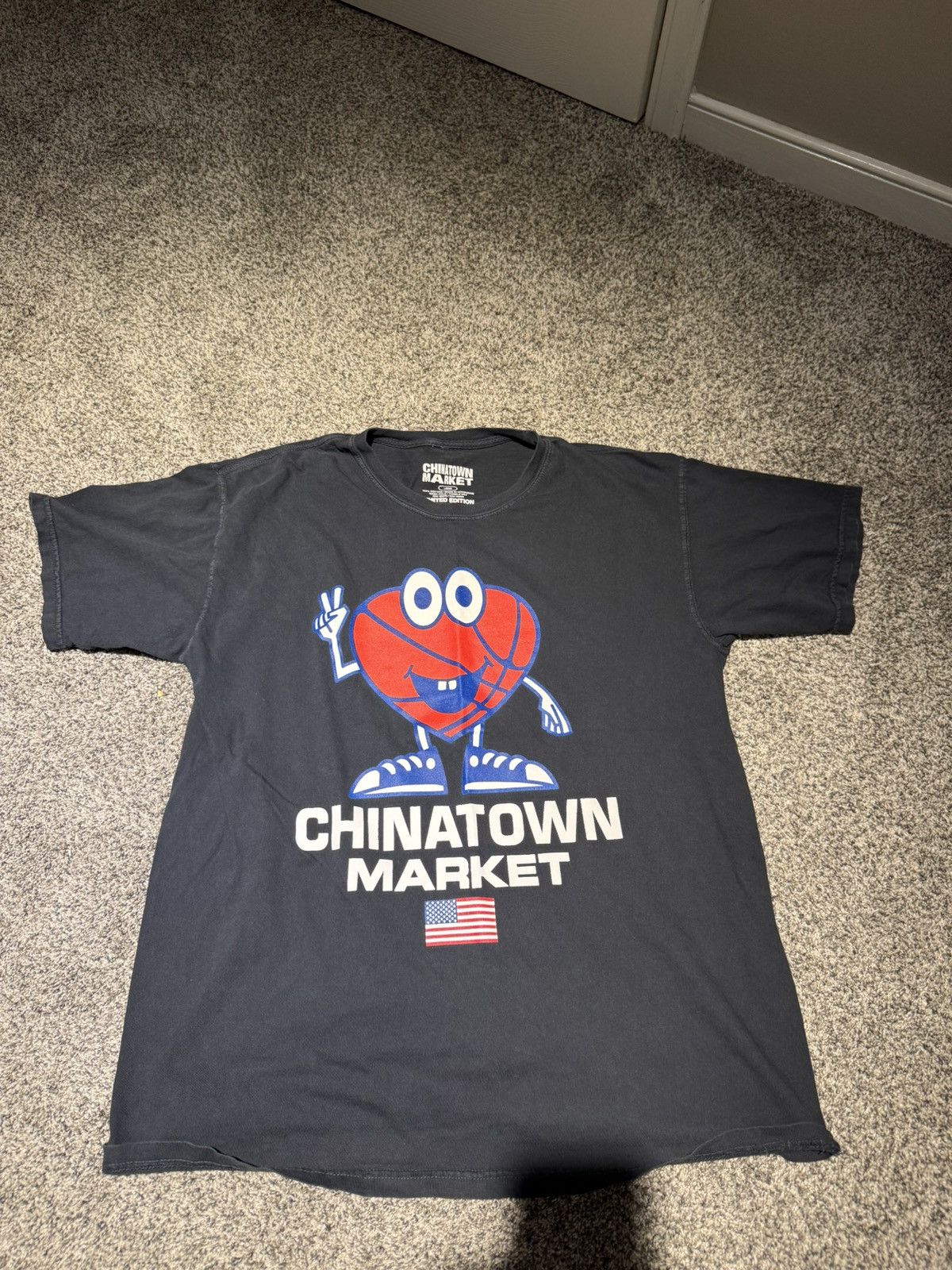 Market Chinatown Market “Limited Edition” graphic tee. Size US L / EU 52-54 / 3 - 1 Thumbnail
