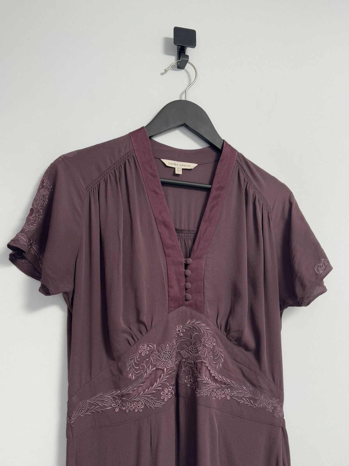 Laura Ashley Vintage Laura Ashley Embroidered Crepe Tea Dress in Mauve Size L / US 10 / IT 46 - 2 Thumbnail