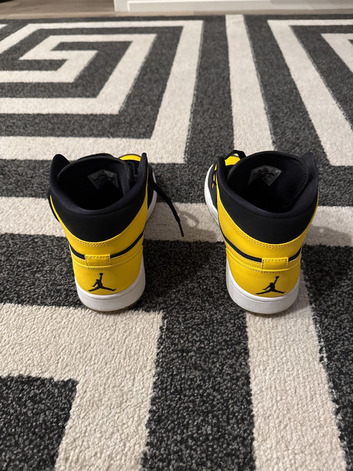 Nike Air Jordan 1 Mid Black/Yellow Size US 10 / EU 43 - 5 Thumbnail