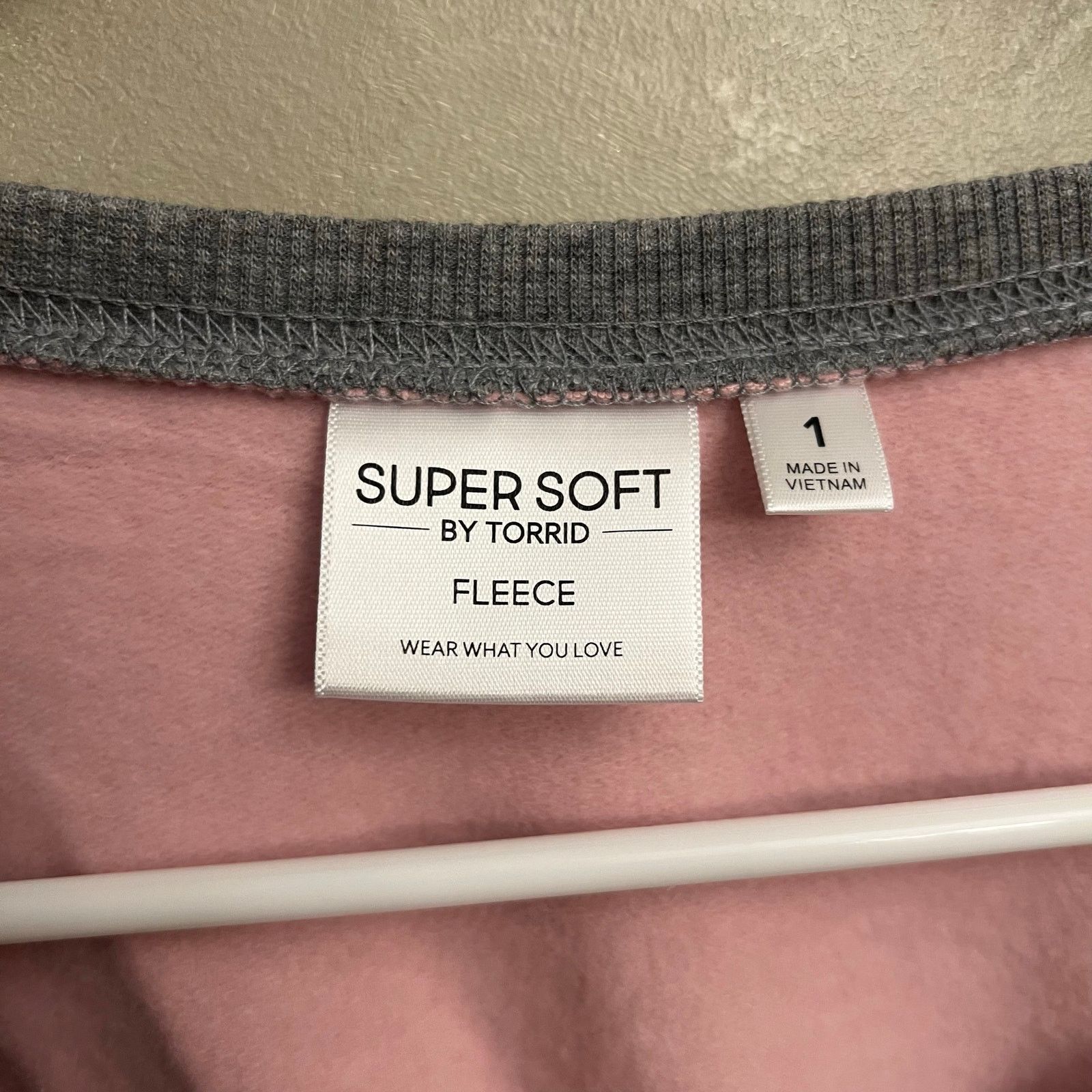 Other NWT TORRID Fleece Crew Neck Drop Shoulder Sweatshirt 1XL Size XXL / US 16-18 / IT 52-54 - 5 Thumbnail