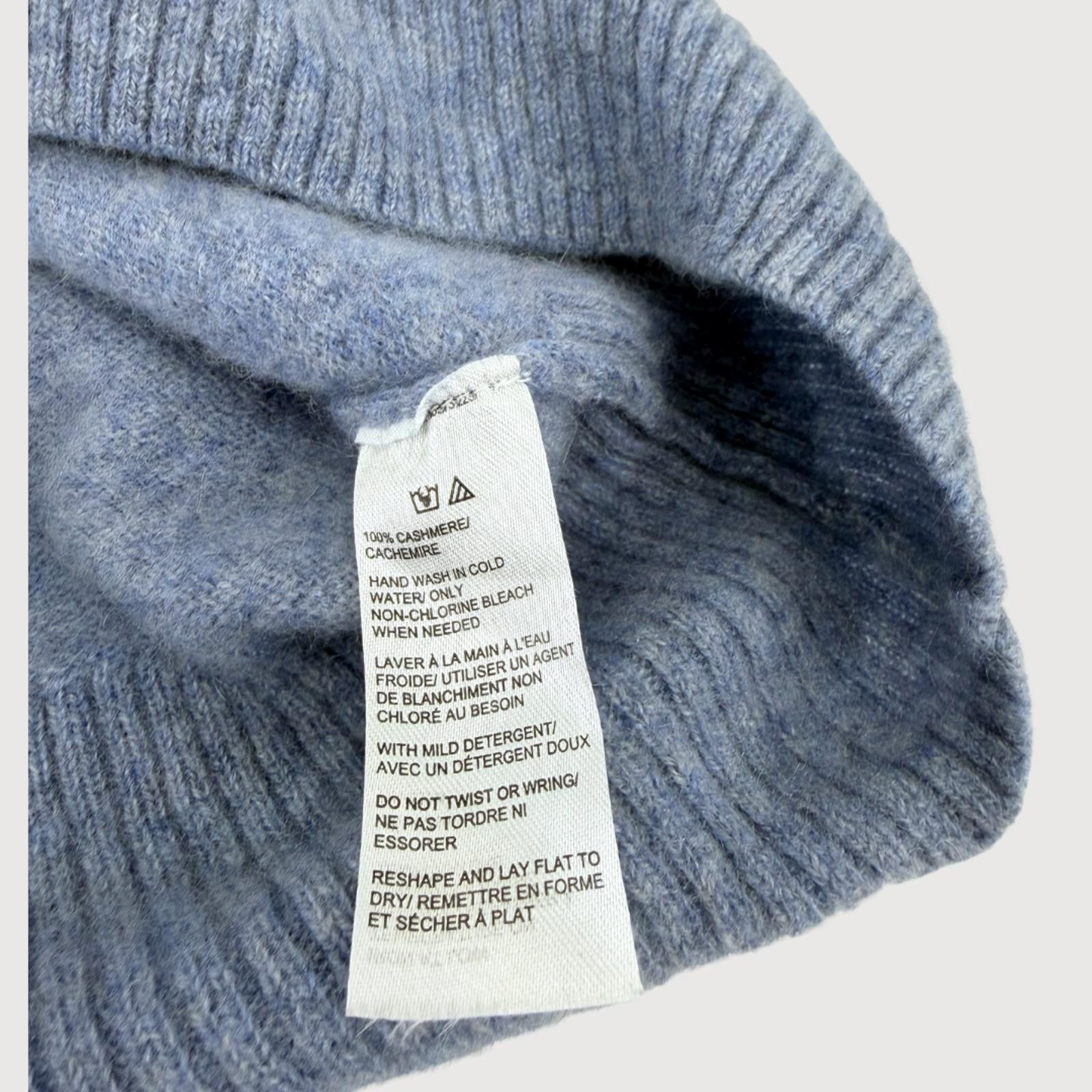 Saks Fifth Avenue Saks Fifth Avenue Cashmere Sweater V-Neck Light Blue M Size M / US 6-8 / IT 42-44 - 5 Thumbnail