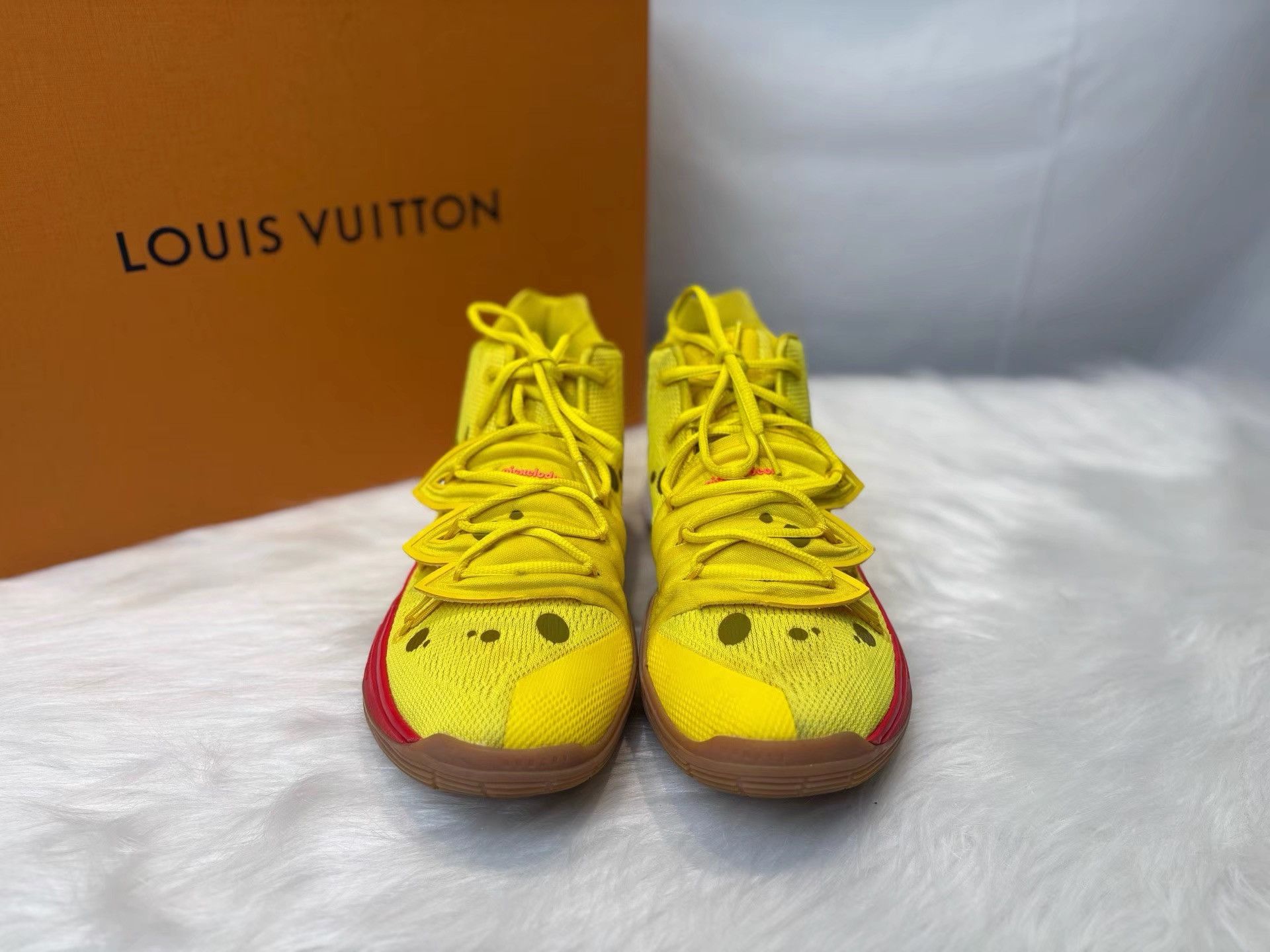 Nike Nike Kyrie 5 SpongeBob SquarePants Collaboration K36 Size US 8 / EU 41 - 2 Thumbnail