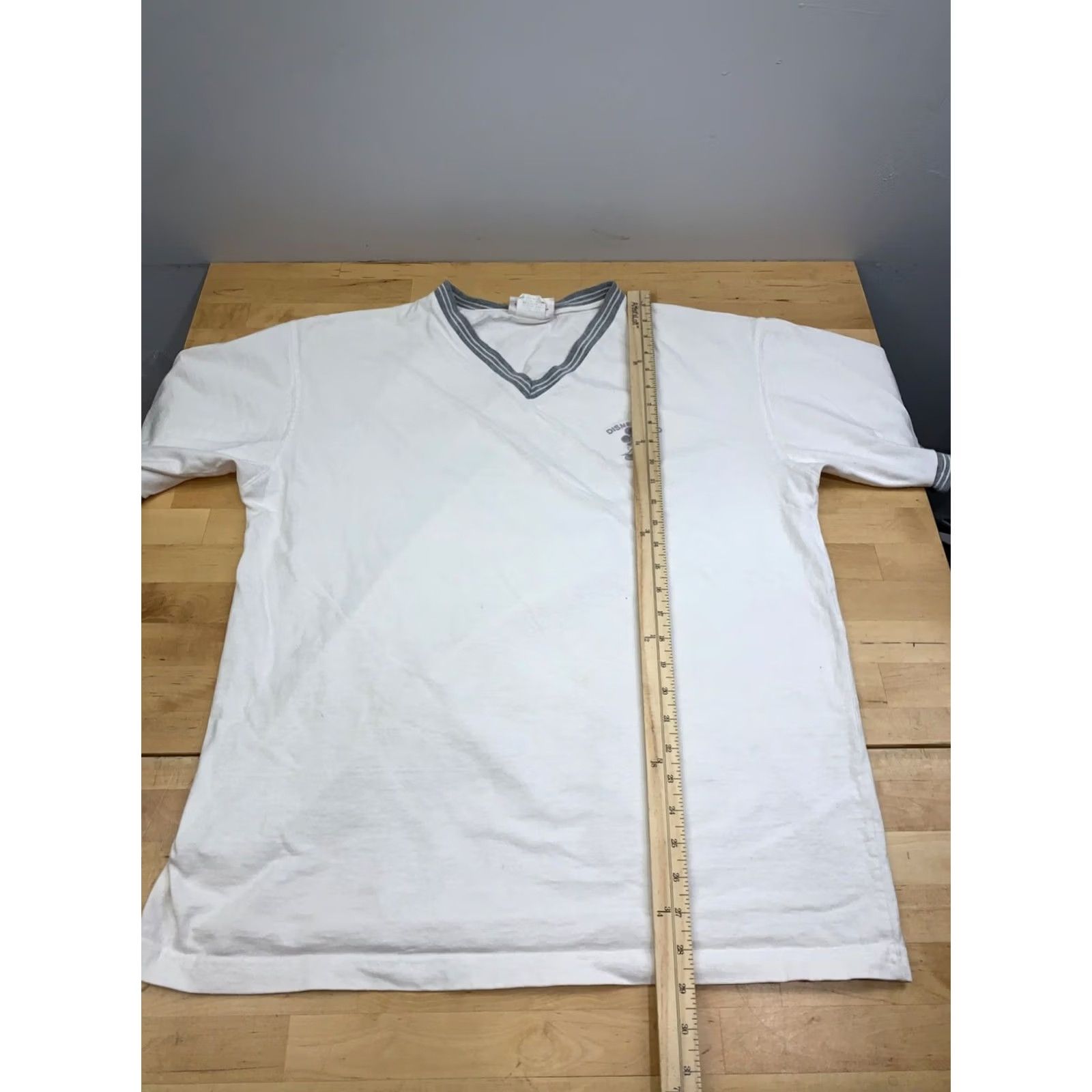 Disney VINTAGE Disney Mickey Mouse V-Neck Shirt Men XL White Casual USA 13332 Size US XL / EU 56 / 4 - 5 Thumbnail
