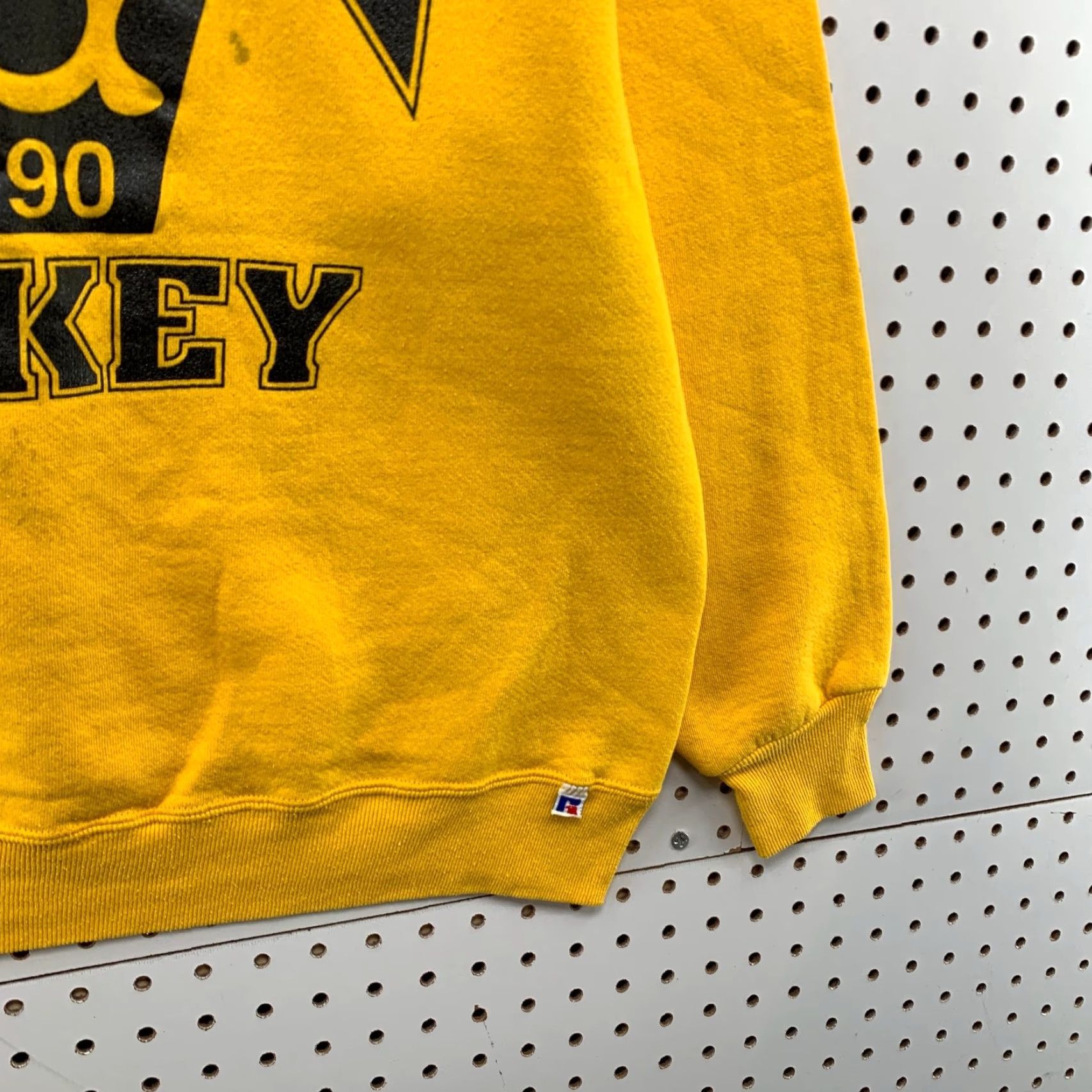 Russell Athletic VINTAGE Gustie Hockey Sweatshirt Mens XL Yellow 1989 1990 Fleece USA Sweatshirt Size US XL / EU 56 / 4 - 6 Thumbnail