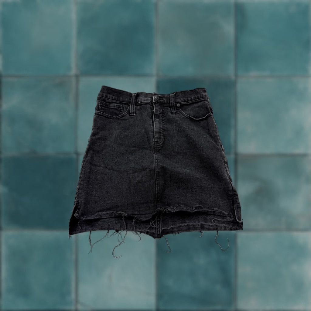 Madewell Madewell Skirt Womens 26 Black Denim High Rise Raw Hem Frayed Mini Casual Size 26" / US 2 / IT 38 - 1 Thumbnail