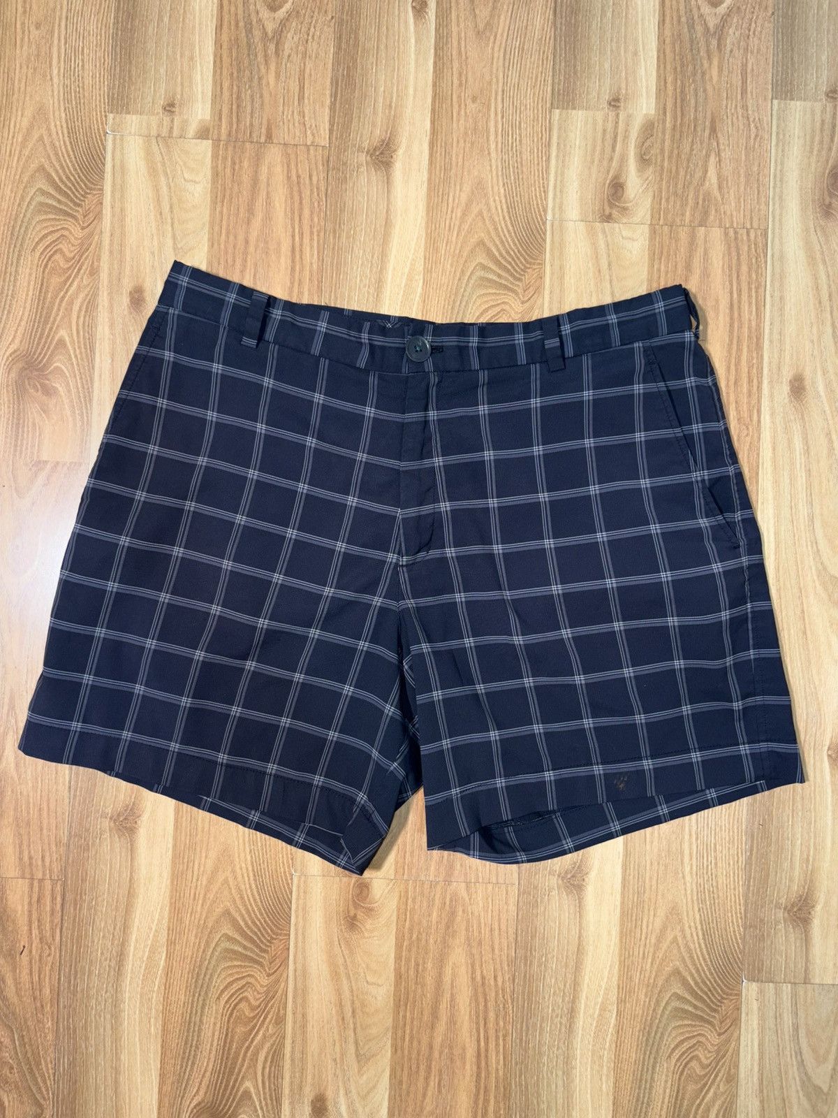 Nike Nike Golf Black chequered button up shorts size 36 Size US 36 / EU 52 - 1 Thumbnail