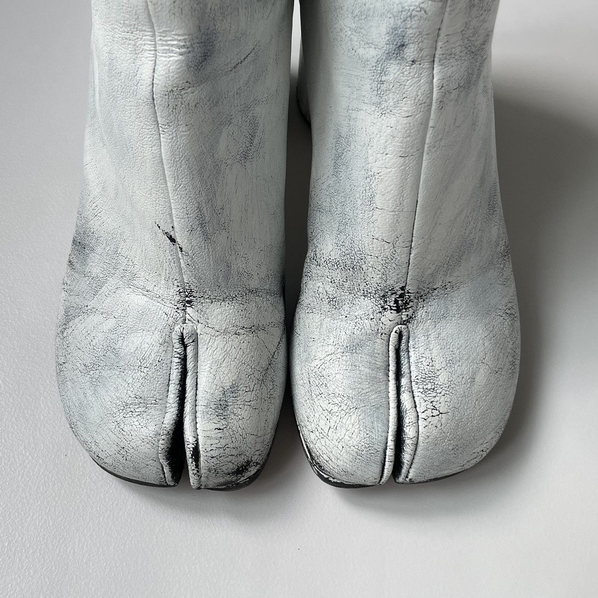 Maison Margiela White Painted Leather Tabi Boots Size US 7 / IT 37 - 7 Thumbnail