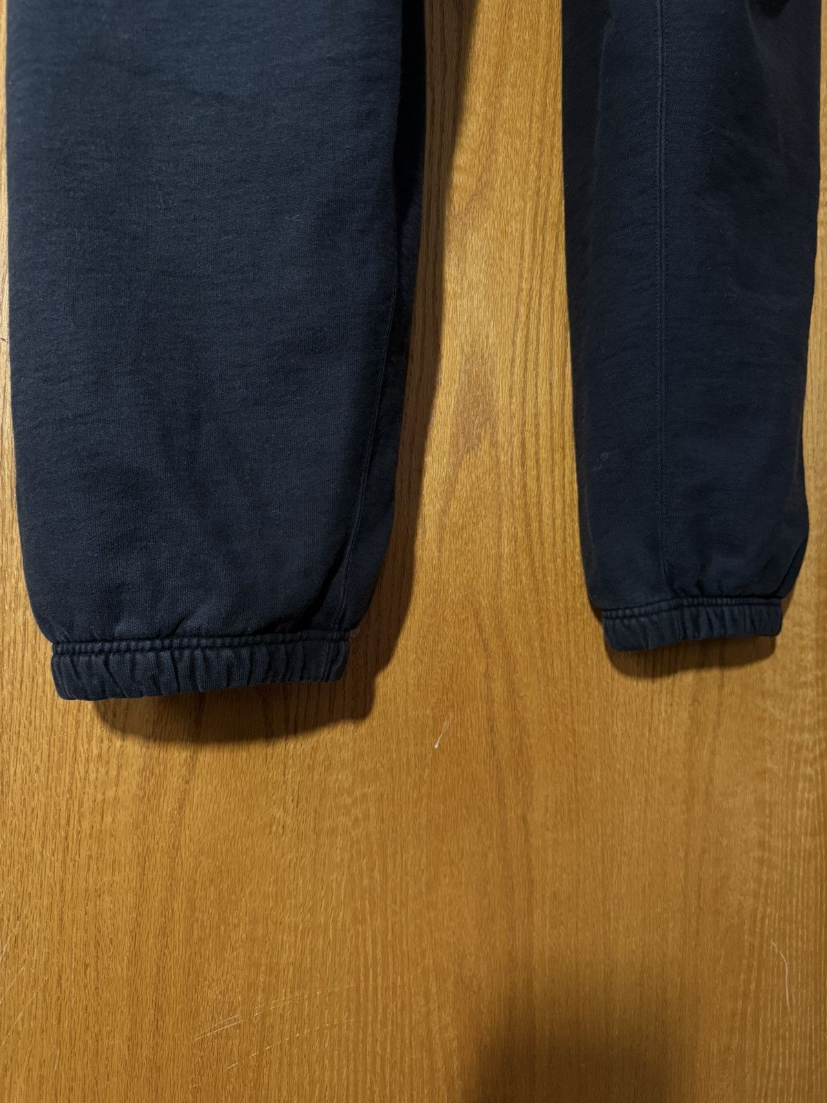 Supreme Supreme black sweatpants green/ red striped spellout size L Size US 34 / EU 50 - 6 Thumbnail