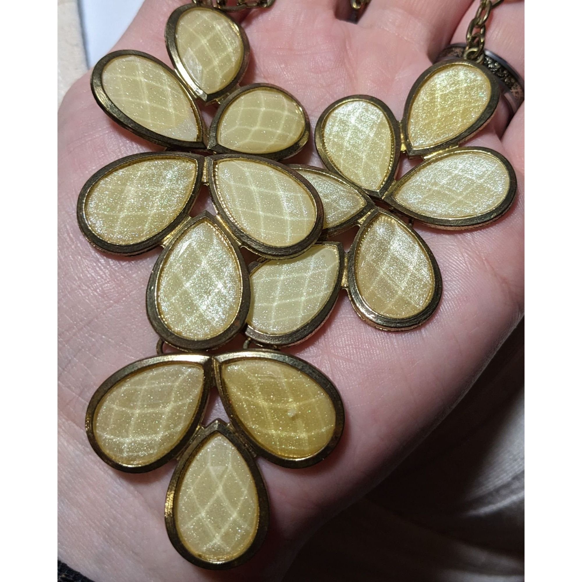 Other Vintage Yellow Floral Shimmer Statement Necklace Size ONE SIZE - 7 Thumbnail
