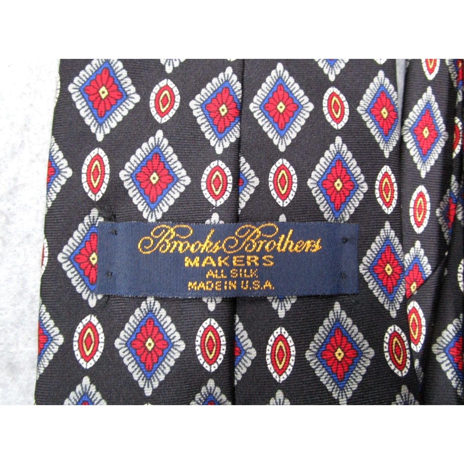 Brooks Brothers VINTAGE Brooks Brothers Men's Silk Necktie Abstract Geometric 57-60 In. Made in USA Size ONE SIZE - 2 Thumbnail