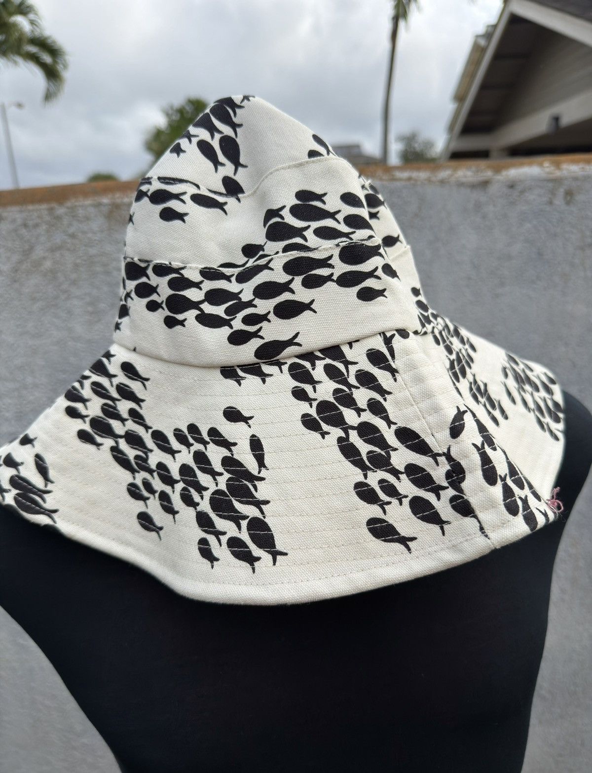 Other PreOwned Fighting Eel Bucket Hat 60 Beige With Black Fish Size ONE SIZE - 2 Thumbnail