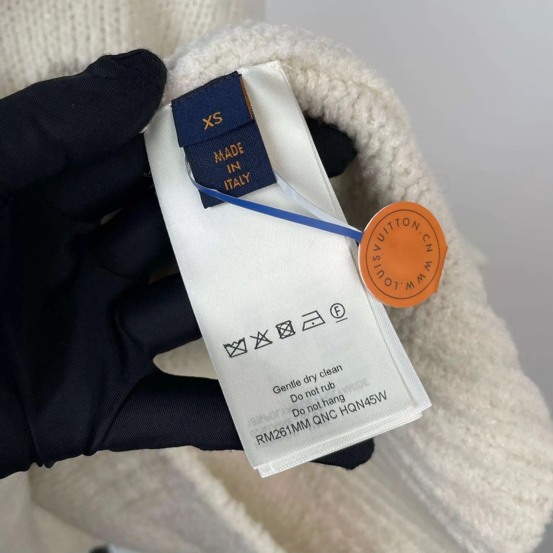 Louis Vuitton LV big logo white cashmere sweatshirt new with tags Size US XS / EU 42 / 0 - 5 Thumbnail