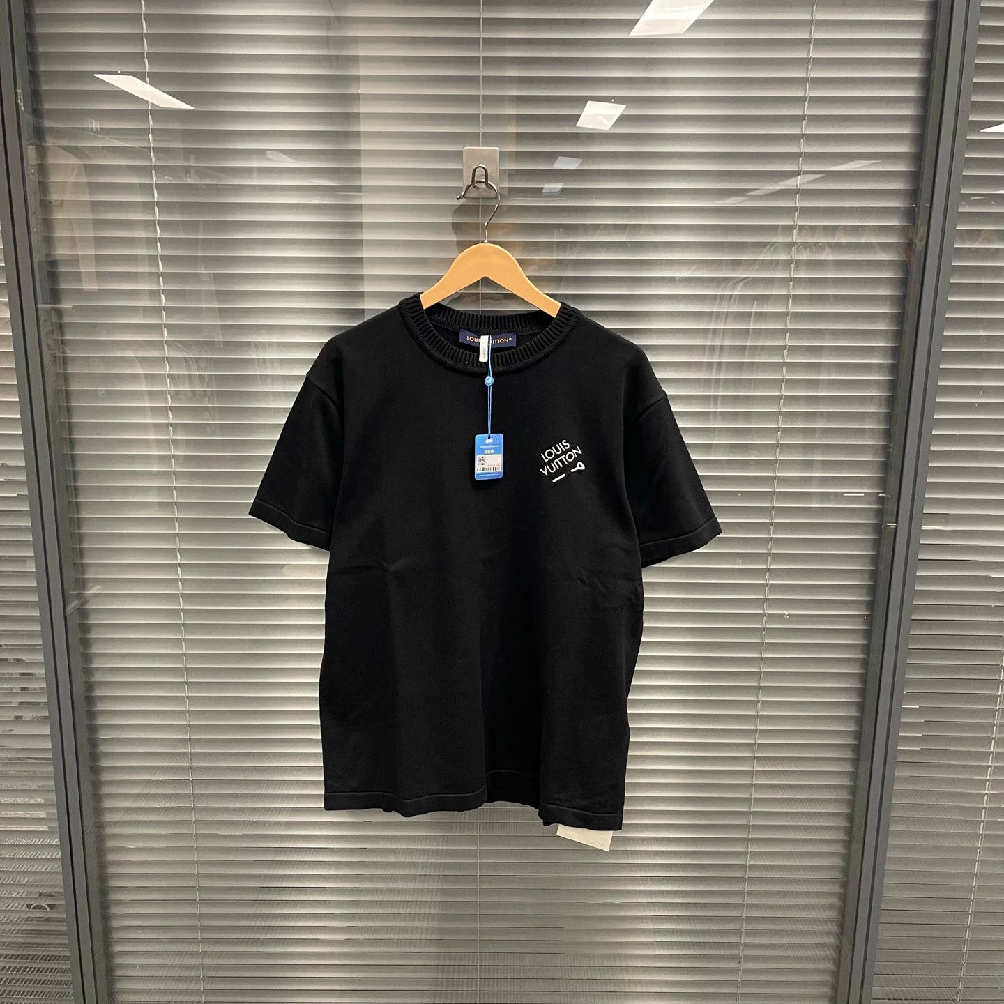 Louis Vuitton LV Black Pin Short Sleeve L New Size US L / EU 52-54 / 3 - 1 Thumbnail