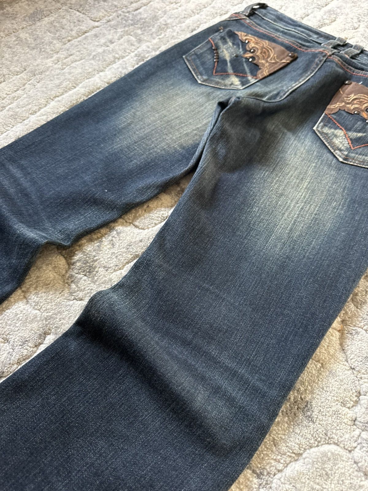 Tornado Mart Tornado Mart Style Studded Tribal Trim Pocket Flared Jeans Size US 27 - 17 Thumbnail