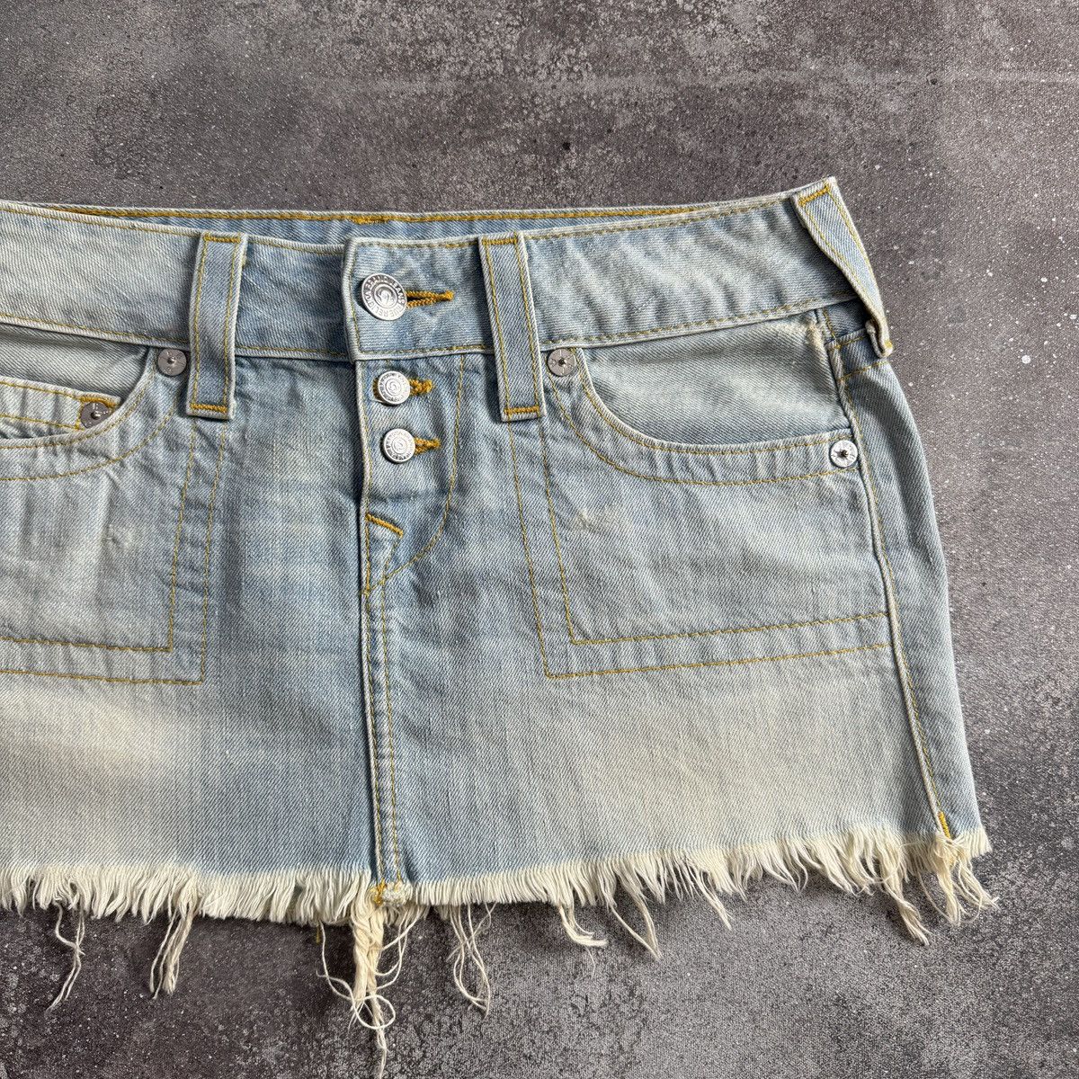 True Religion True Religion Y2K Distressed Denim Sexy Mini Skirt Size 27" / US 4 / IT 40 - 8 Thumbnail
