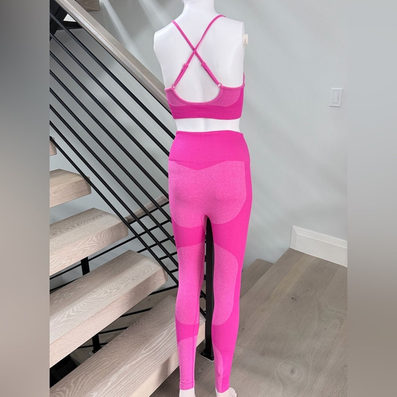 Other Seamless Yoga Pilates Gym Activewear Pink Activewear Set S Size 27" / US 4 / IT 40 - 6 Thumbnail