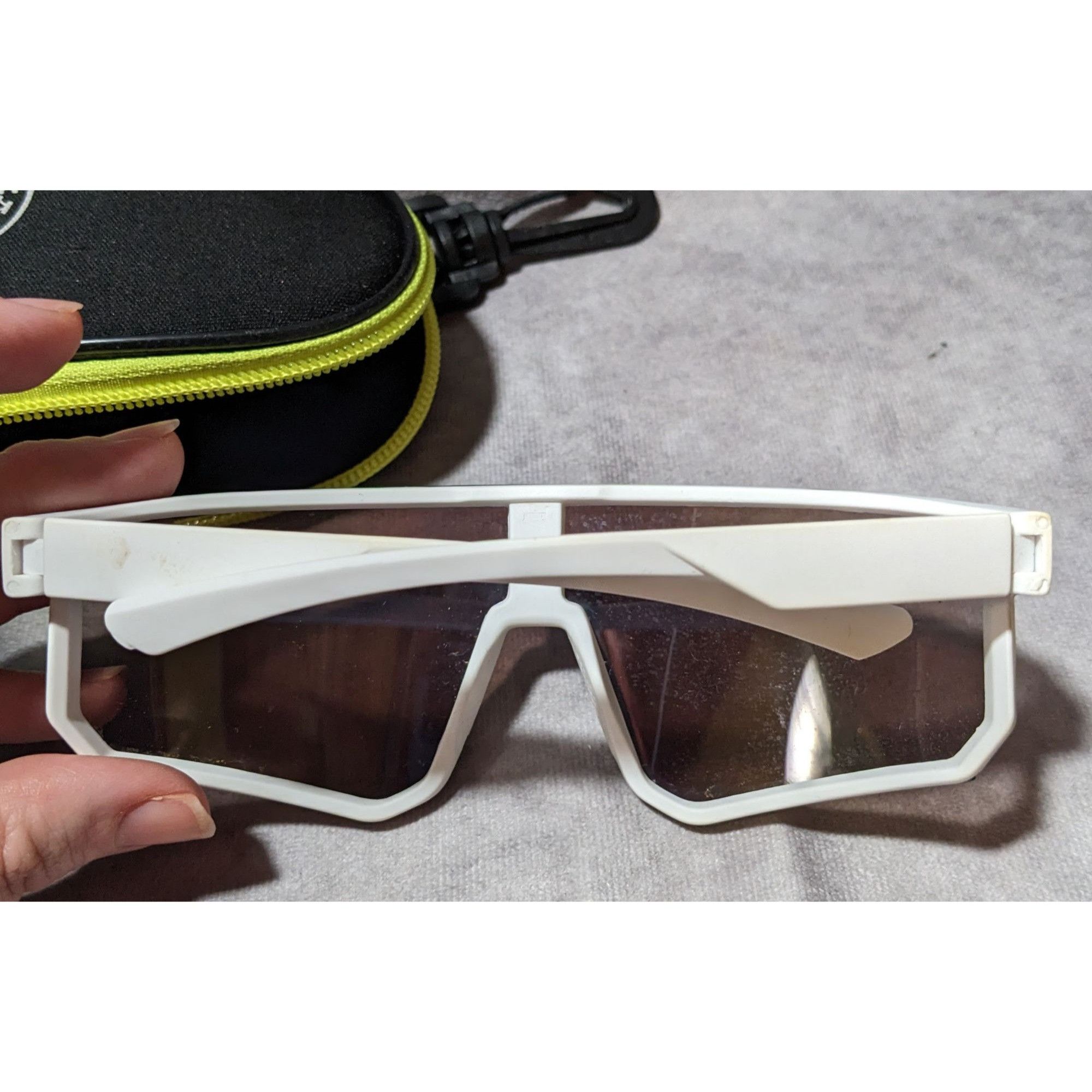 Foster Grant Foster Grant Sporty White Shield Glasses With Body Glove Cas Size ONE SIZE - 5 Thumbnail