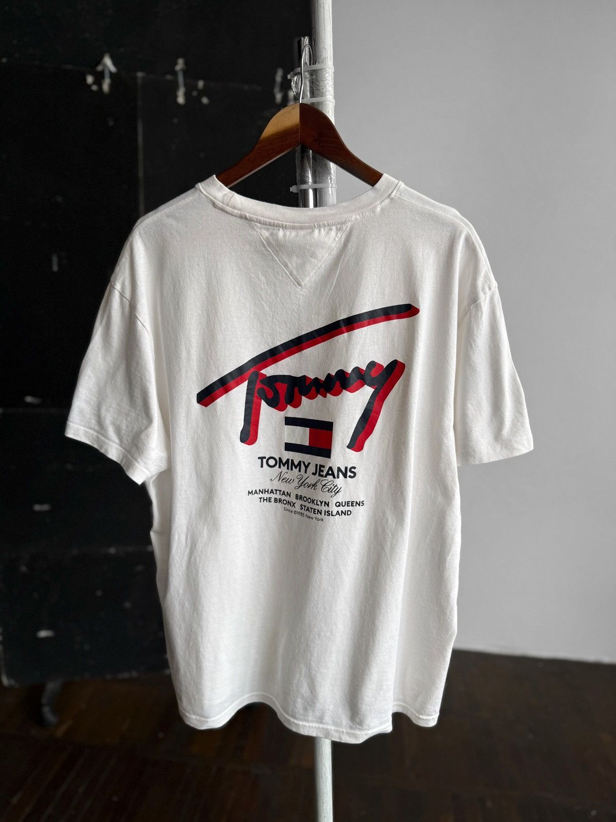 Tommy Hilfiger Tommy Hilfiger Tommy Jeans White T-Shirt Big Logo Graphic Size US XL / EU 56 / 4 - 4 Thumbnail