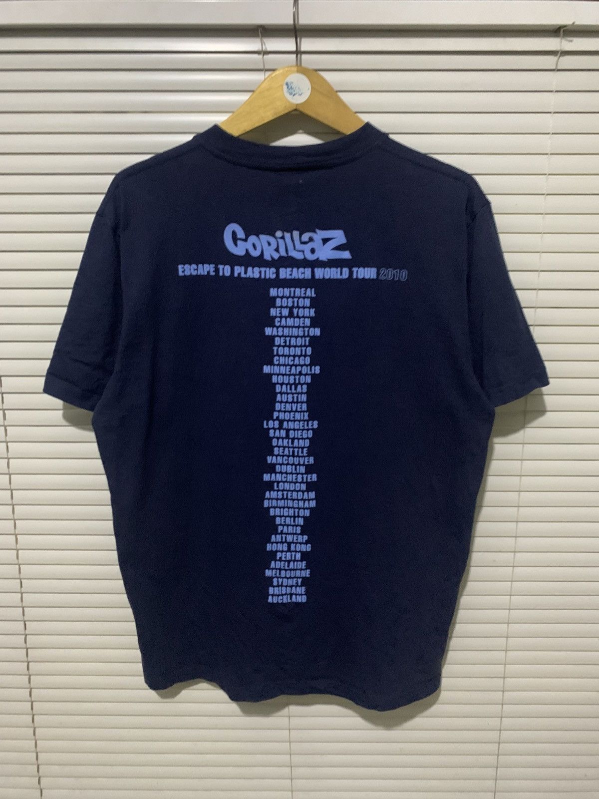 Band Tees Vintage y2k Gorillaz Plastic Beach tour band tshirt Size US L / EU 52-54 / 3 - 3 Thumbnail