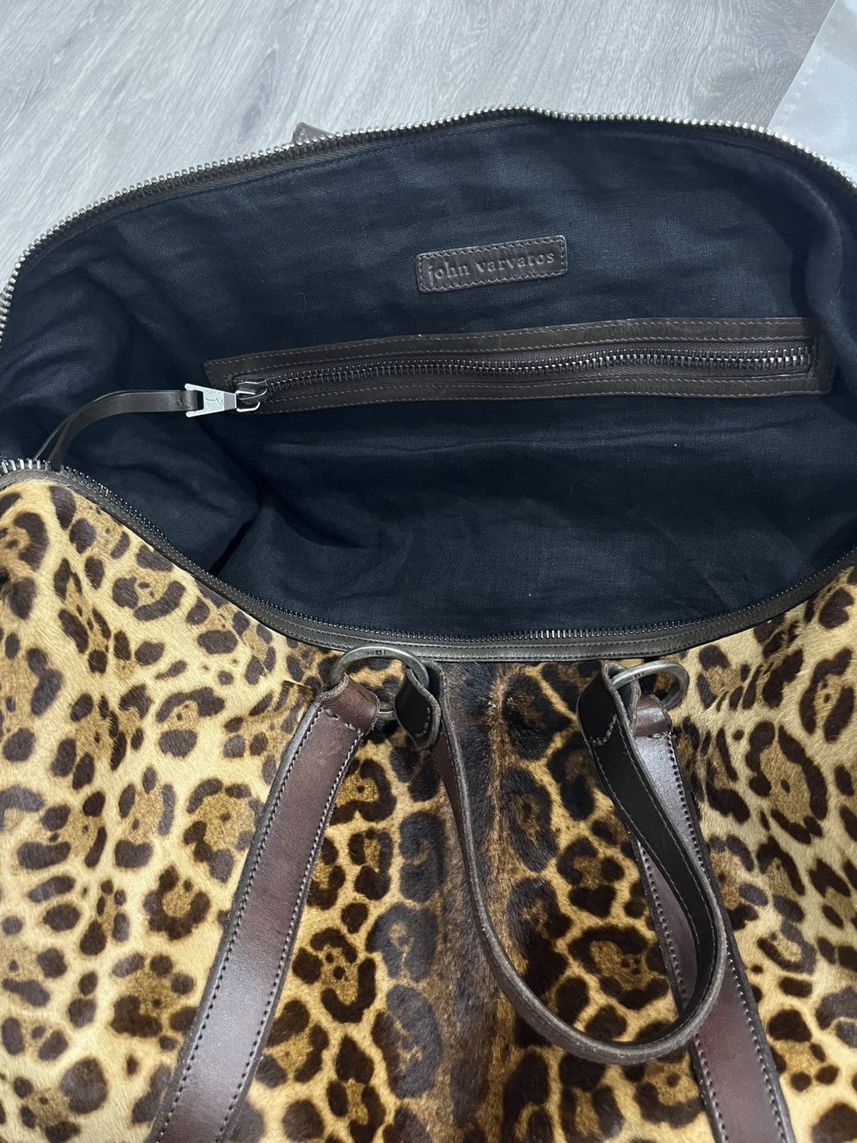 John Varvatos Leopard duffle Size ONE SIZE - 16 Thumbnail