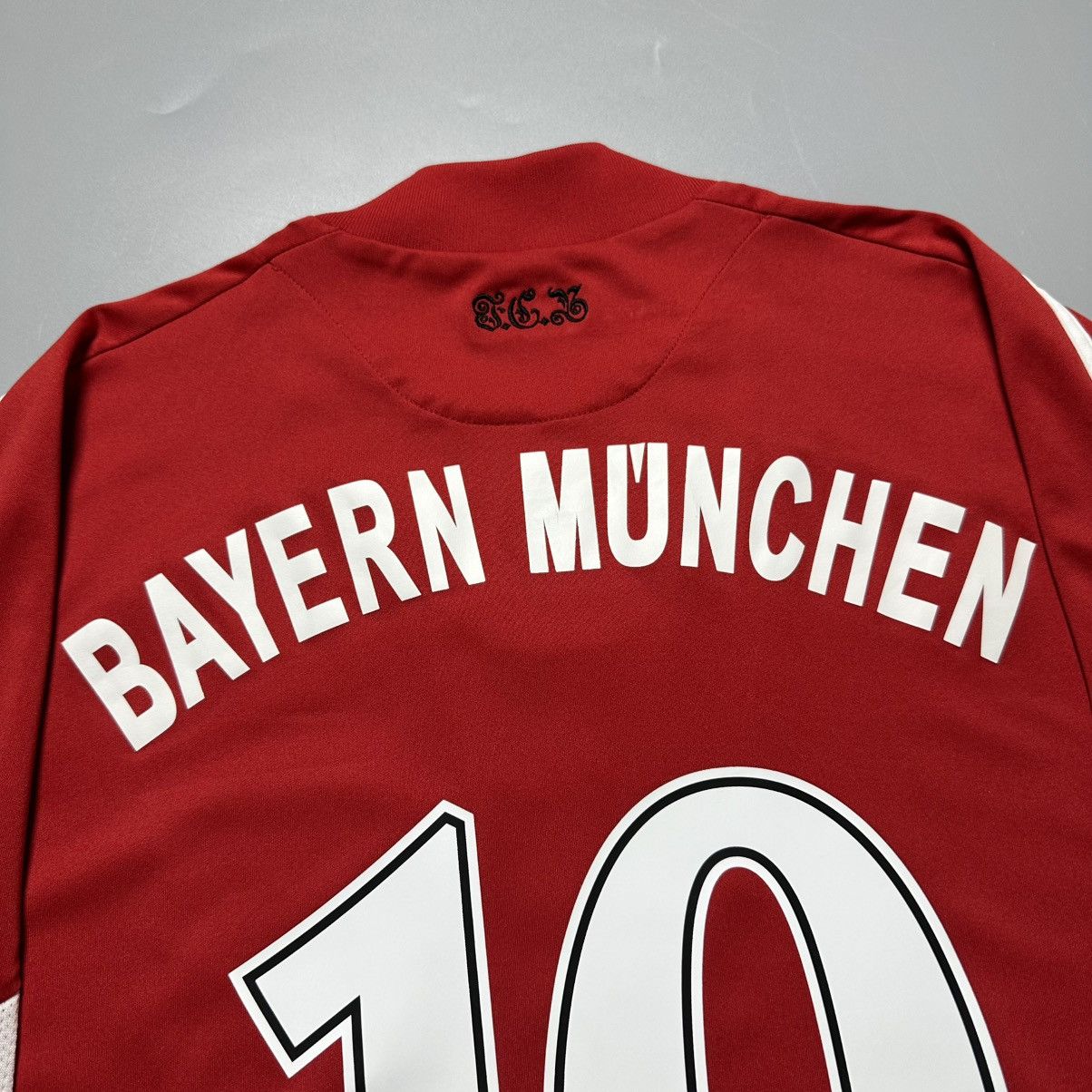 Vintage BAYERN ADIDAS 2010/2011 FOOTBALL HOME JERSEY #10 ROBBEN Size US L / EU 52-54 / 3 - 13 Thumbnail