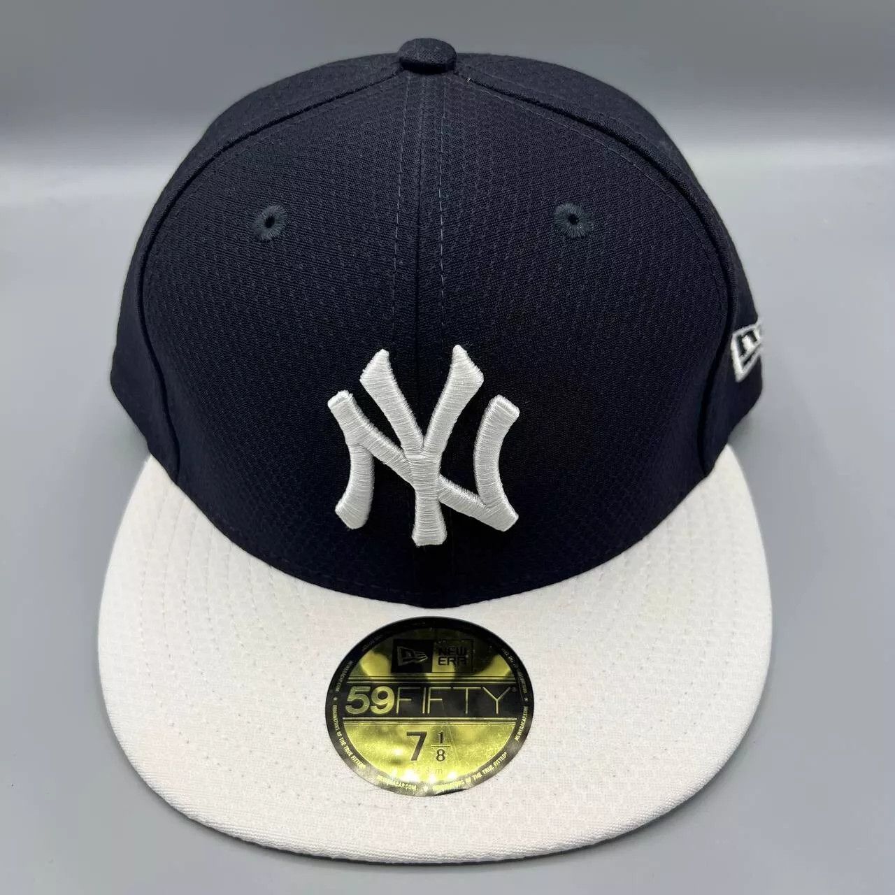 Casquette New Era Fitted - NY Yankees - Taille 7 1/8 - Bleue - Occasion