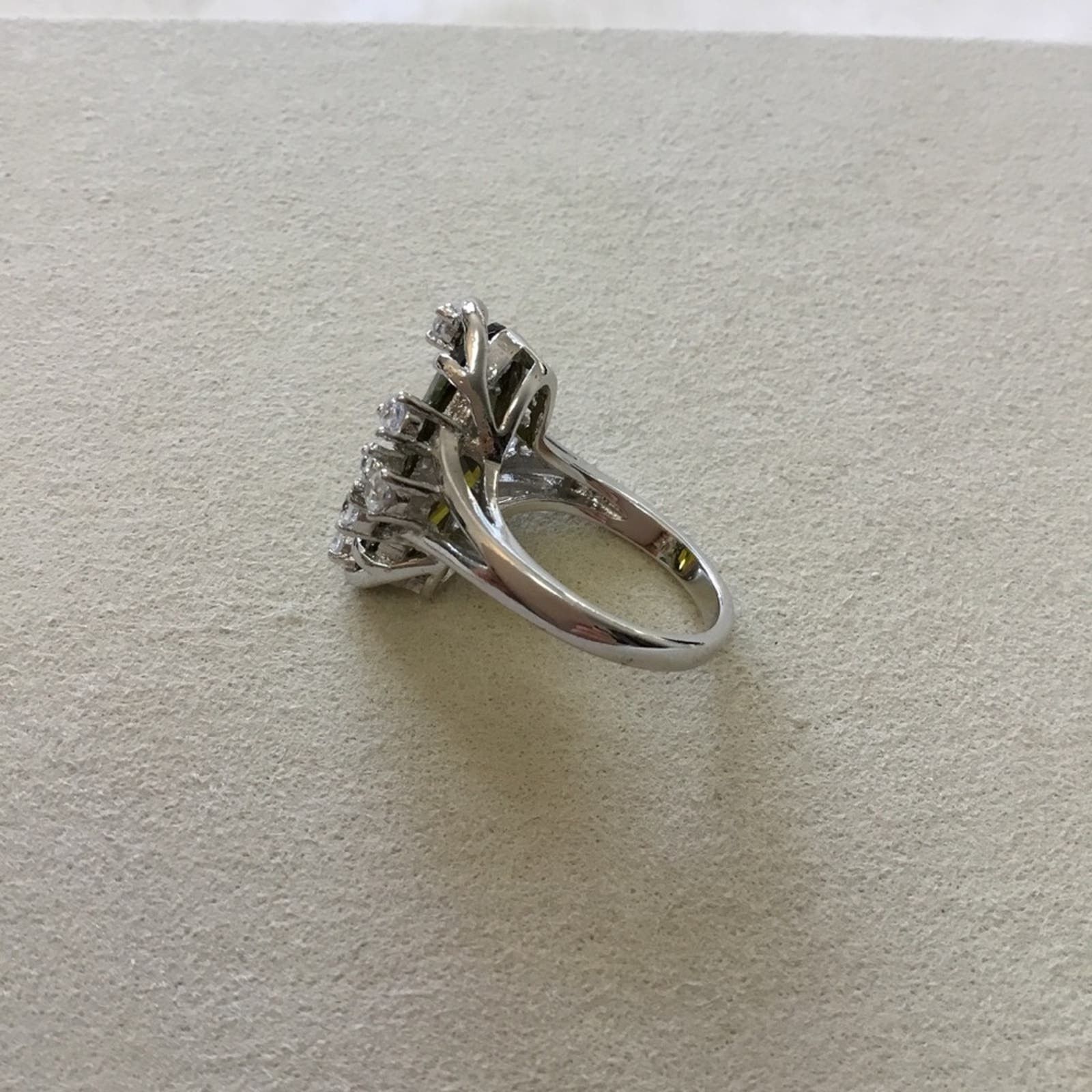 Other Elegant Sterling Silver Green Crystal Cocktail Ring Size ONE SIZE - 6 Thumbnail
