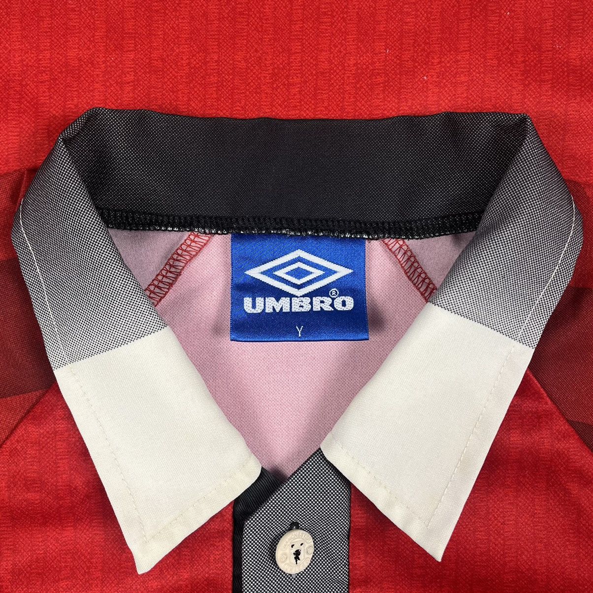 Umbro Vintage Umbro Manchester United Sharp home jersey 1996/98 Size US S / EU 44-46 / 1 - 8 Thumbnail