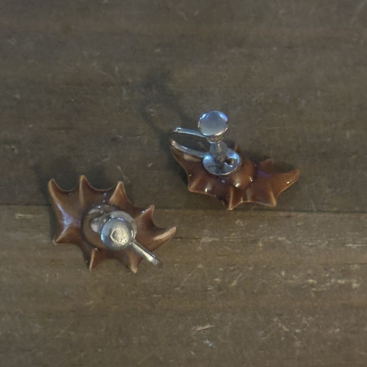 Vintage Celluloid Christmas Holly and berries screw back earrings Size ONE SIZE - 3 Thumbnail