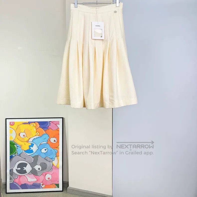 Chanel Chanel 19C beige pleated skirt Size 24" / US 00 / IT 34 - 1 Thumbnail