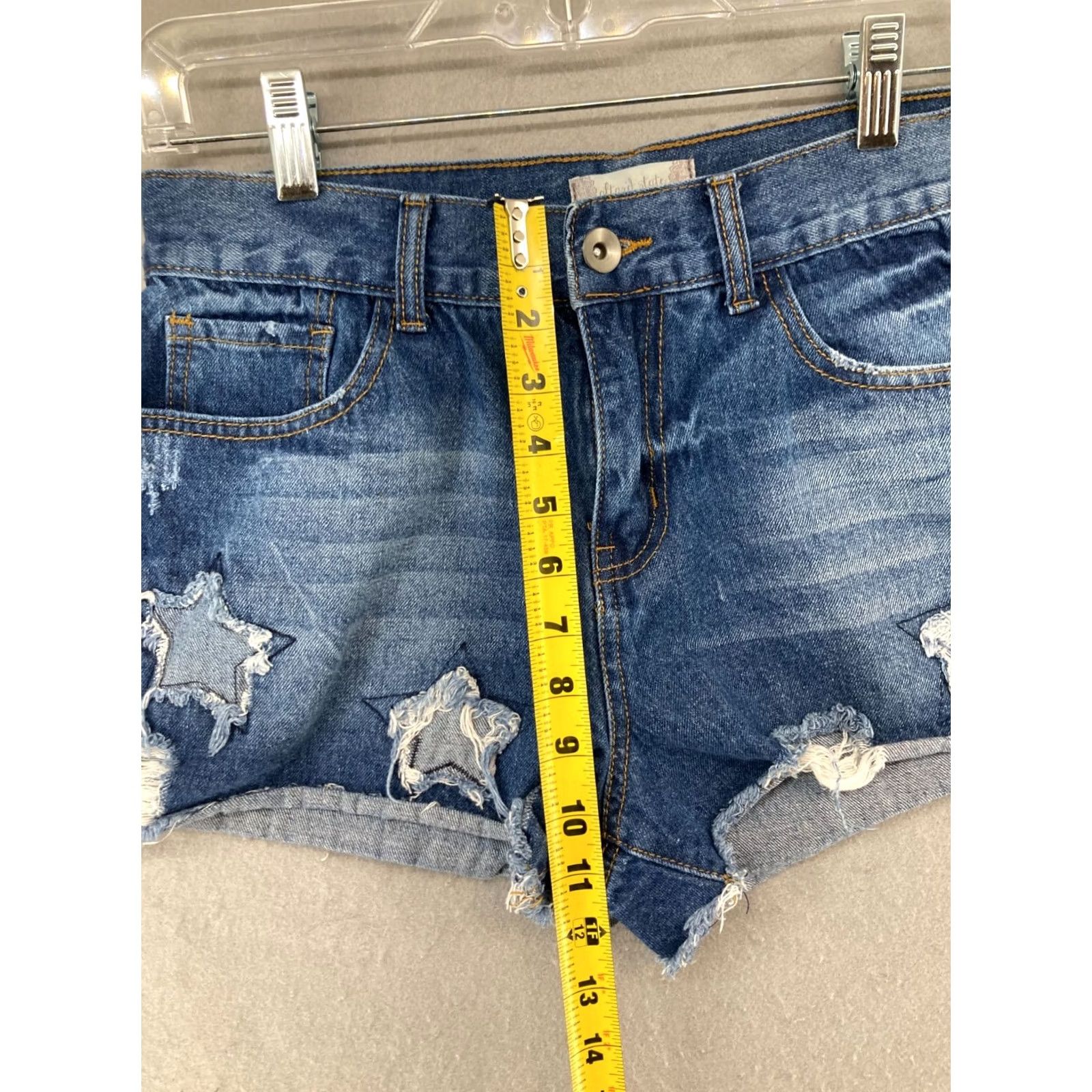 Vintage Altar'd State Womens Shorts 28 Denim Stretch Distressed Raw Hem Star Pocket Size 28" / US 6 / IT 42 - 4 Thumbnail
