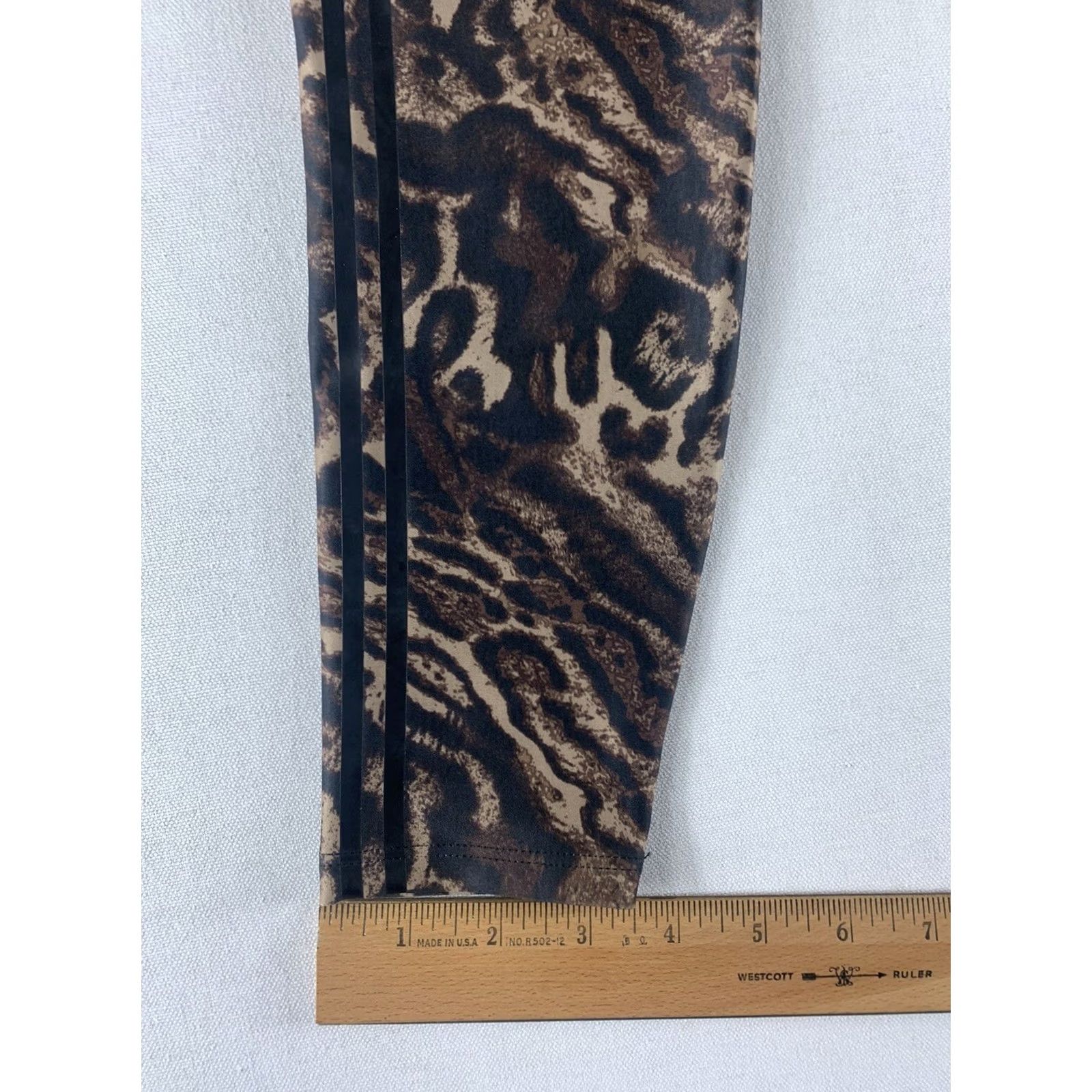 Good American VINTAGE Good American LEGGINGS WOMENS SIZE 0 CHEETAH PRINT YOGA PANTS 21X26 Brown Regular Womens Pants Size 25" / US 0 / IT 36 - 3 Thumbnail