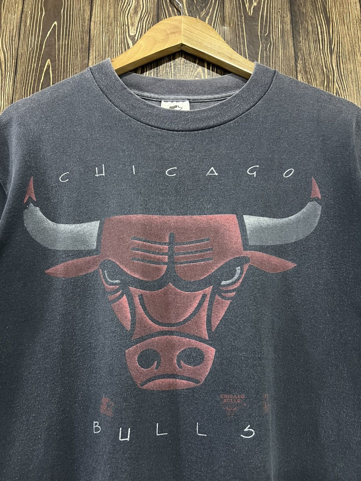Vintage Vintage 90s Sunfaded Chicago Bulls Boxy Tshirt Size US L / EU 52-54 / 3 - 2 Thumbnail