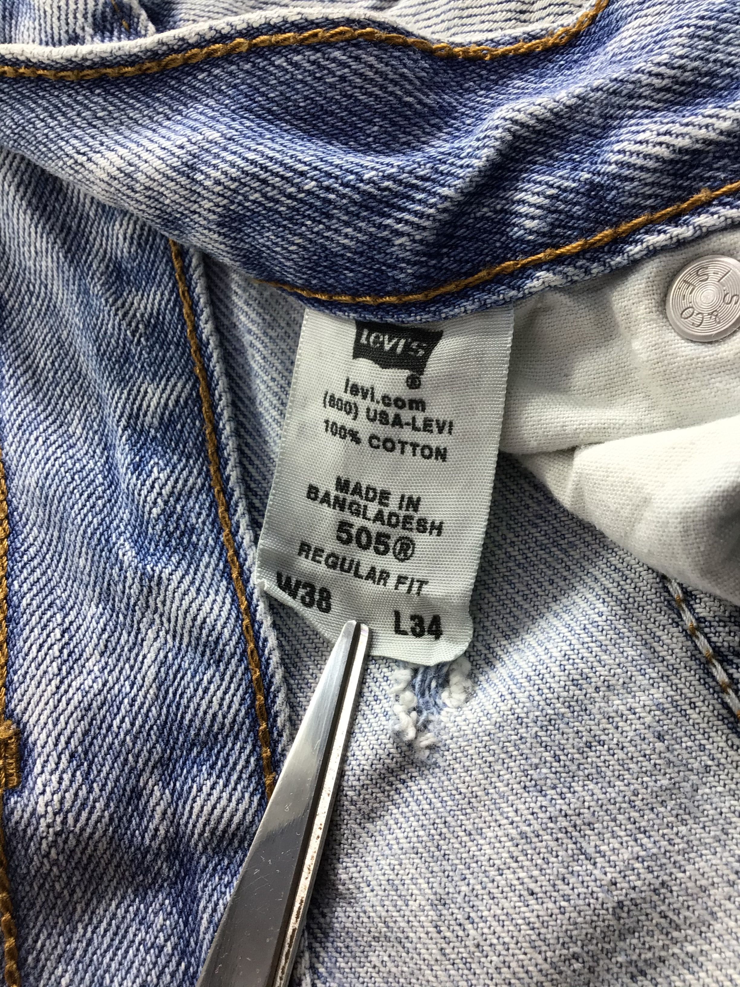 Levi's Vintage Levis 505 Jeans Light Wash Denim -J578 Size US 35 - 11 Thumbnail