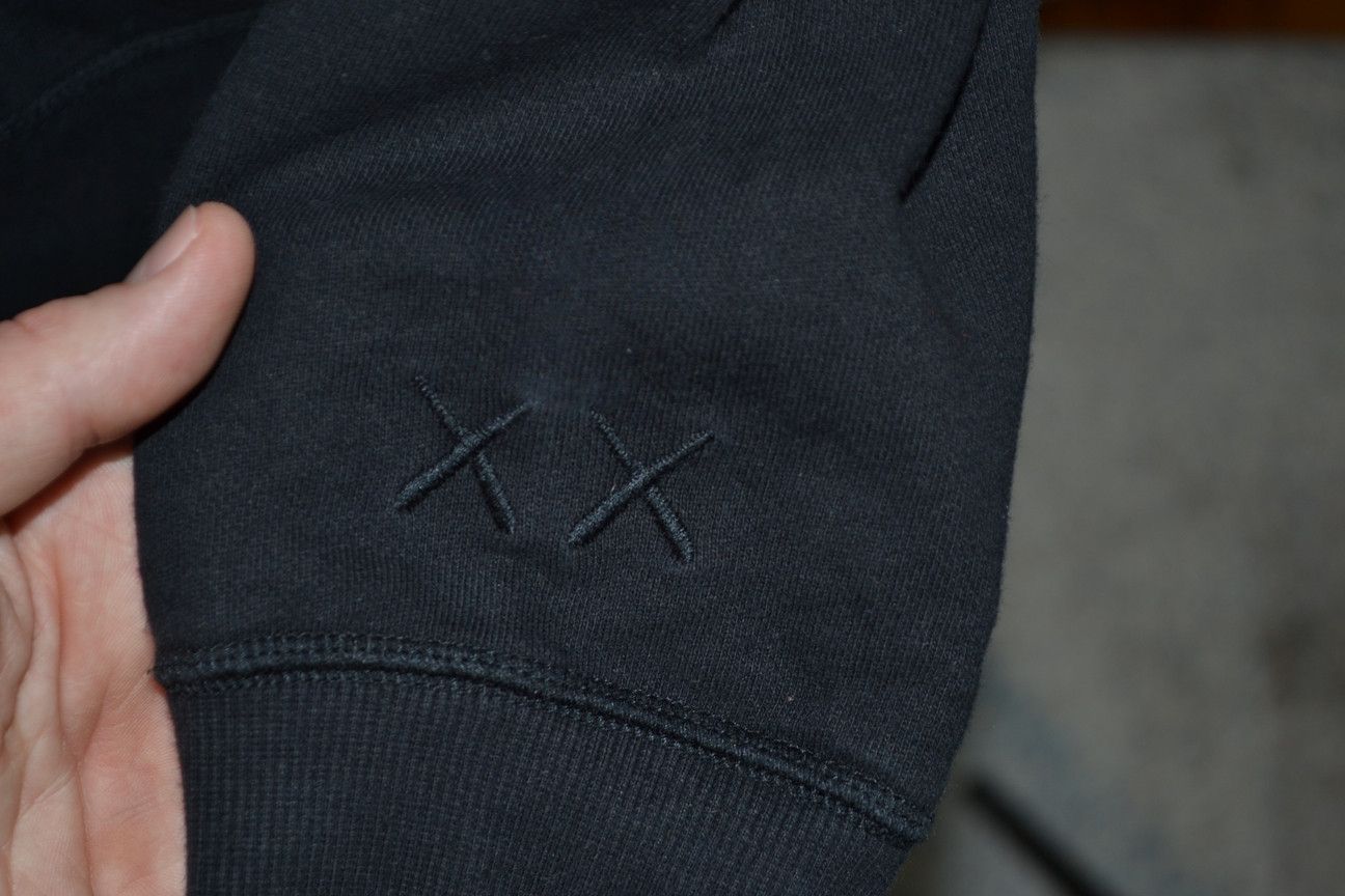 Japanese Brand × Kaws × Uniqlo Uniqlo KAWS x Peanuts Men's Sweatshirt L Size US L / EU 52-54 / 3 - 6 Thumbnail