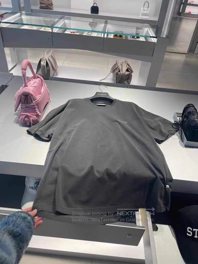 Balenciaga Balenciaga Short-sleeved T-shirt Size US S / EU 44-46 / 1 - 3 Thumbnail