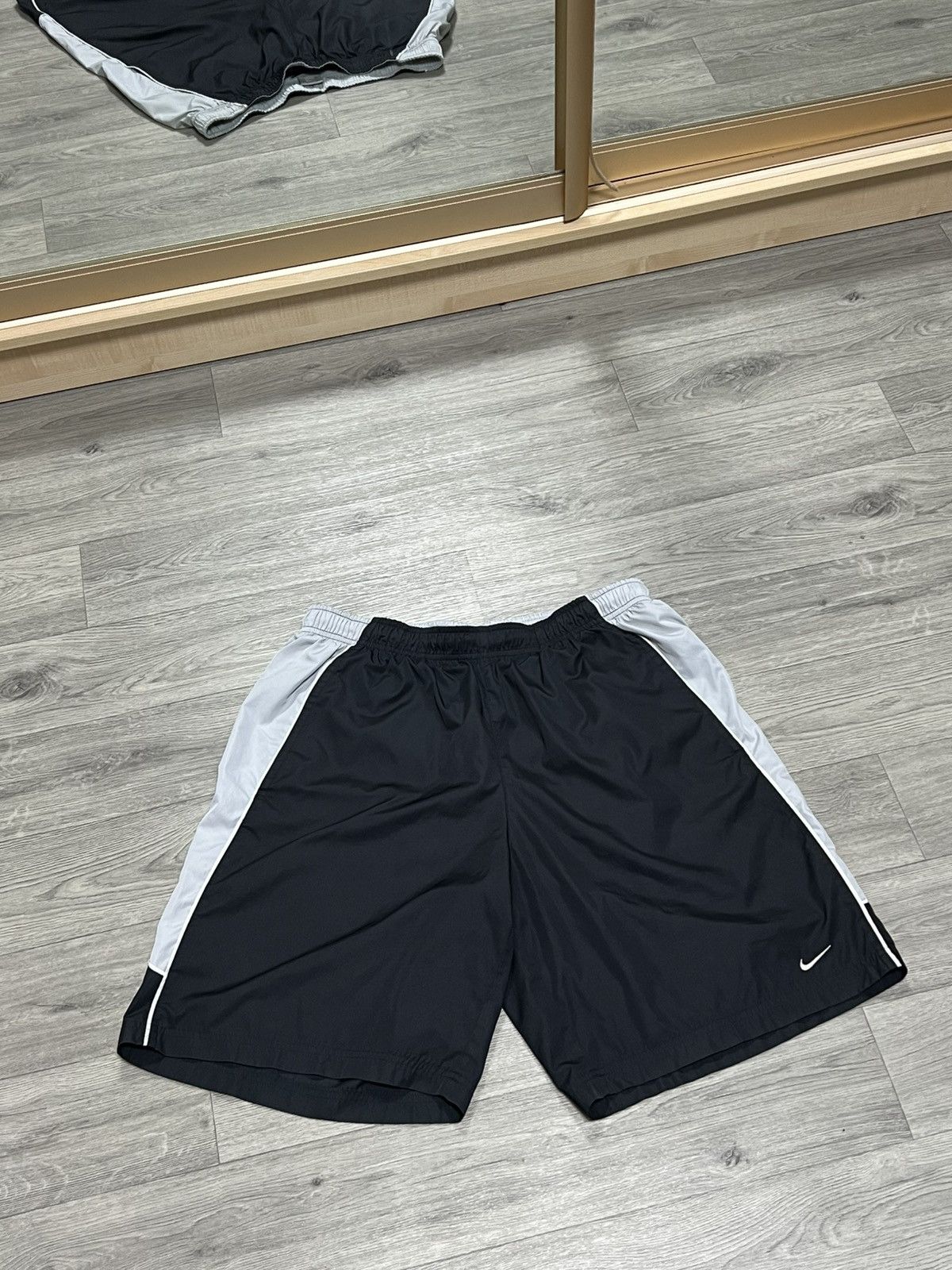 Nike × Vintage Nike vintage streetwear shorts Size US 34 / EU 50 - 1 Thumbnail